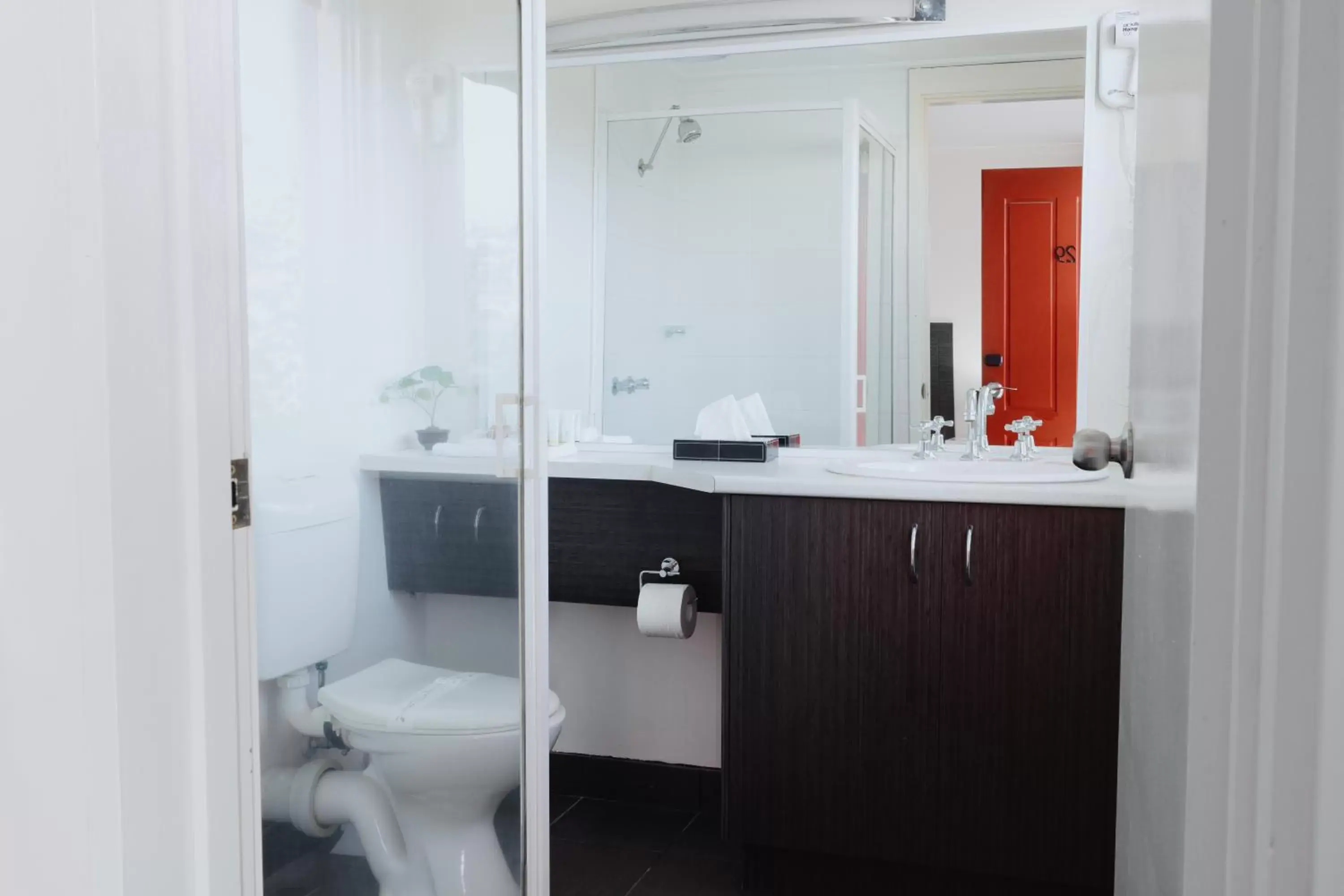 Bathroom in Comfort Inn Traralgon