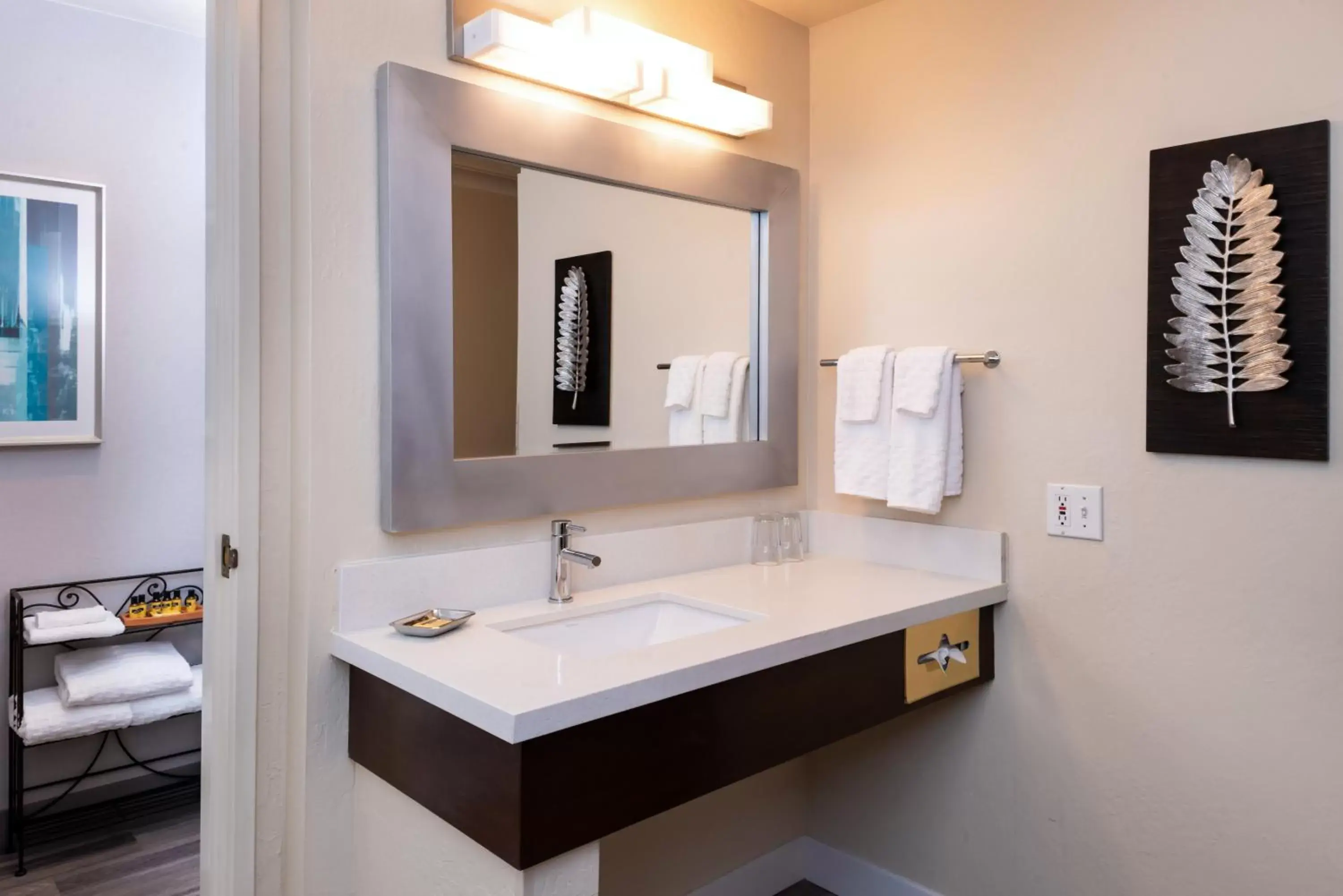 Decorative detail, Bathroom in Best Western Plus Novato Oaks Inn