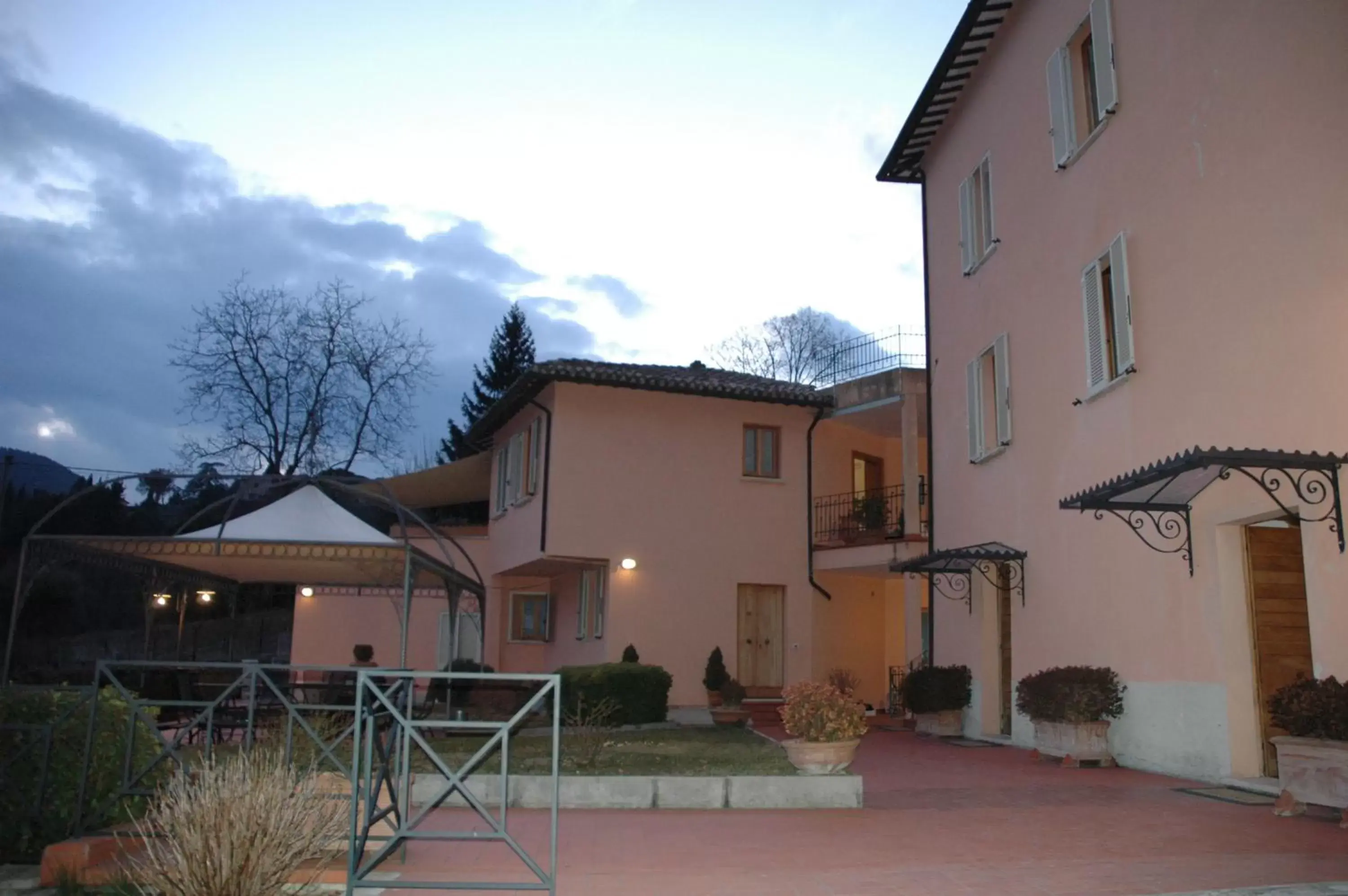 Facade/entrance, Property Building in Albergo Villa Cristina