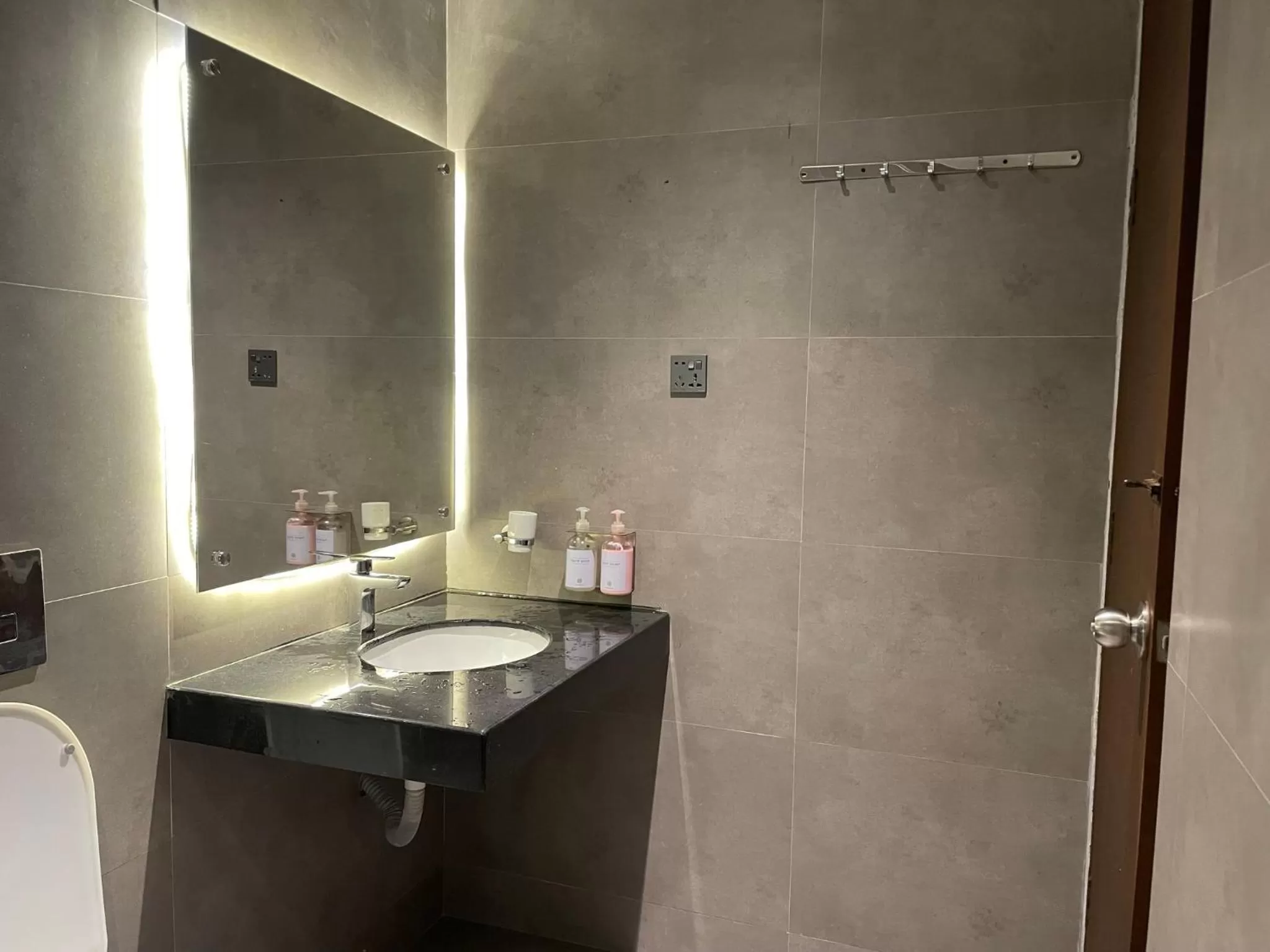 Bathroom in Hamsun Shahrah-e-Faisal