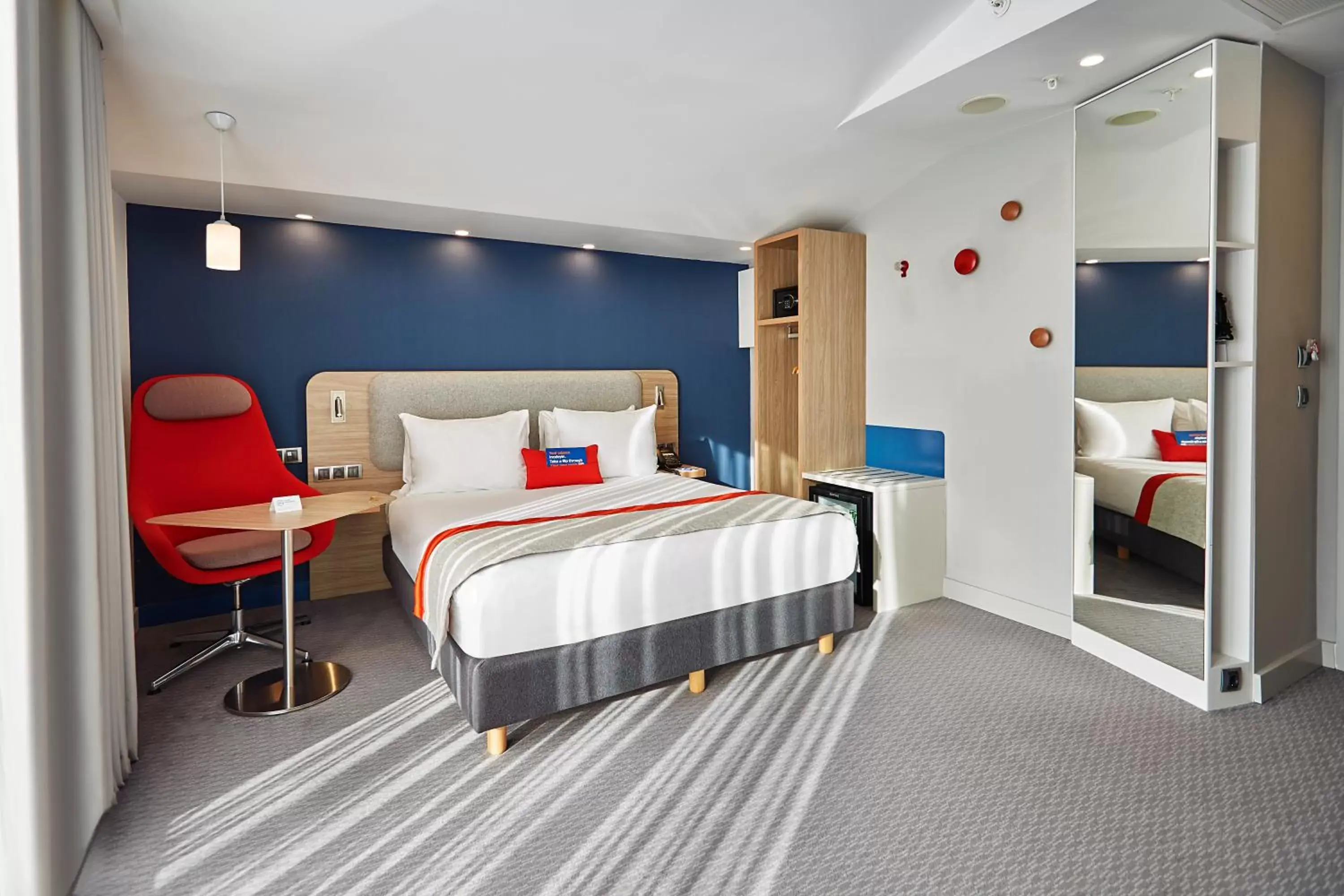 Bed in Holiday Inn Express - Istanbul - Atakoy Metro, an IHG Hotel