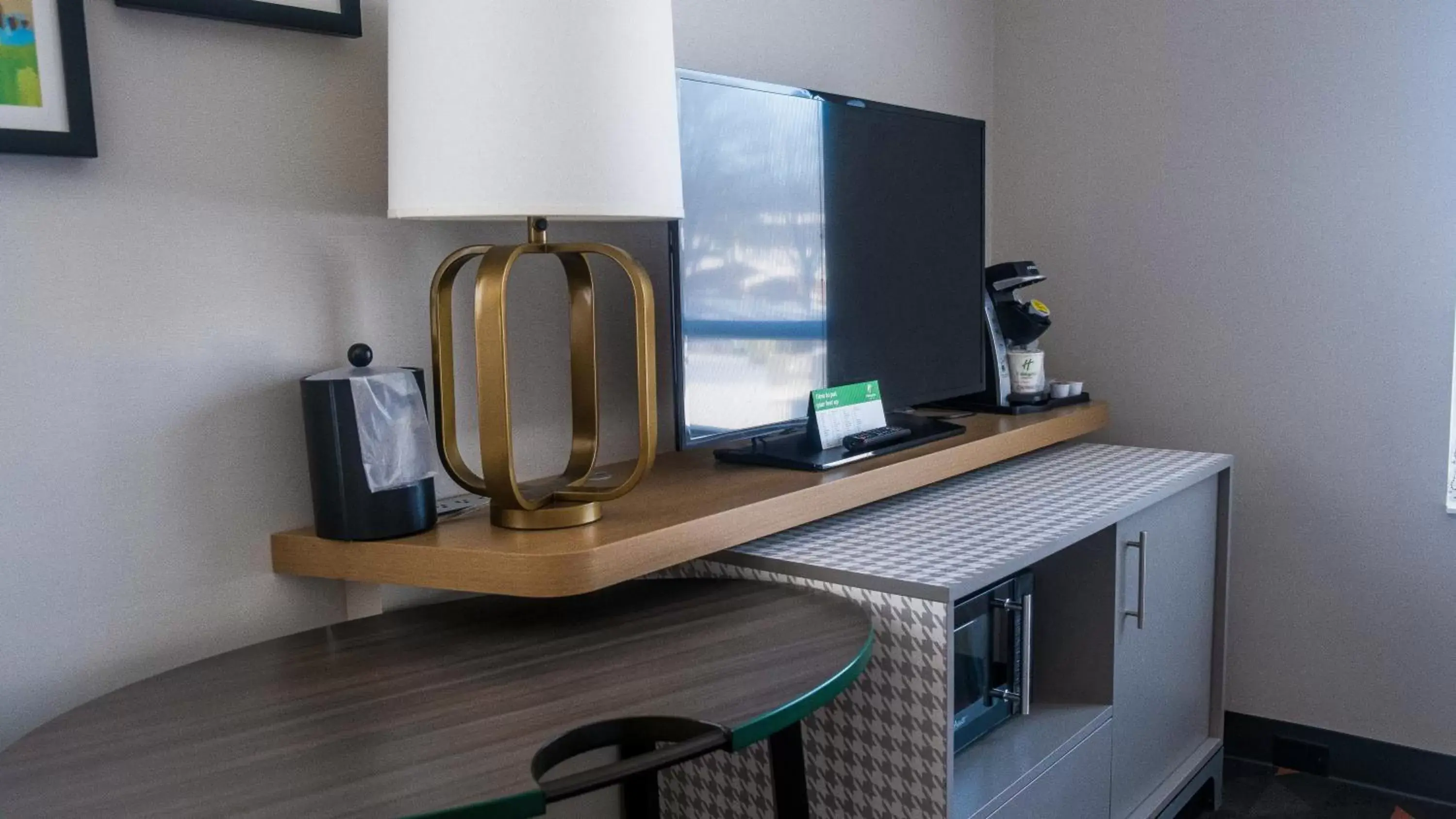 TV and multimedia, TV/Entertainment Center in Holiday Inn & Suites Philadelphia W - Drexel Hill, an IHG Hotel