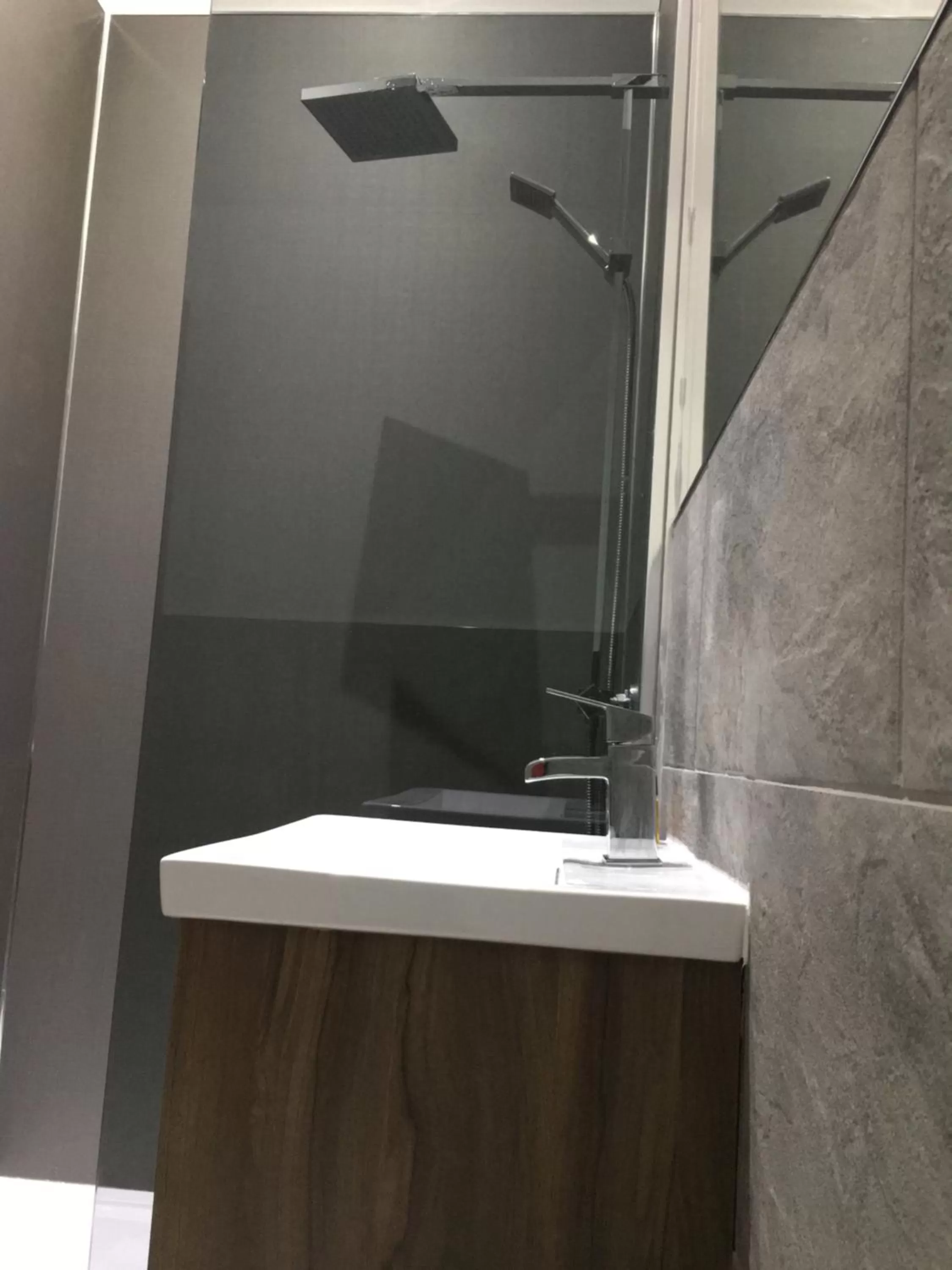 Shower in Stable Yard Rooms