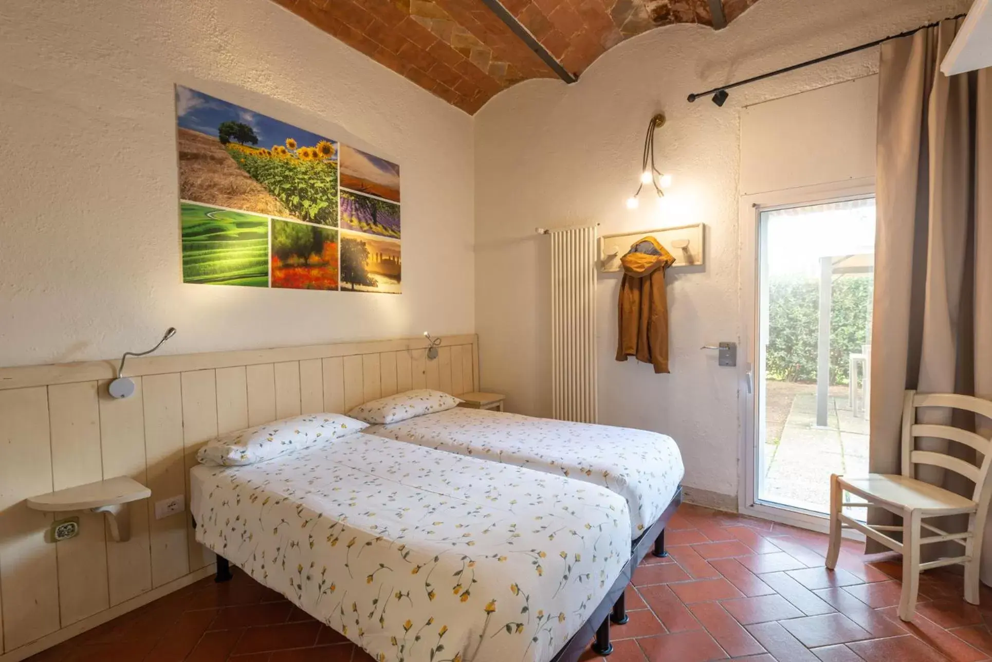 Bedroom, Bed in Massa Vecchia