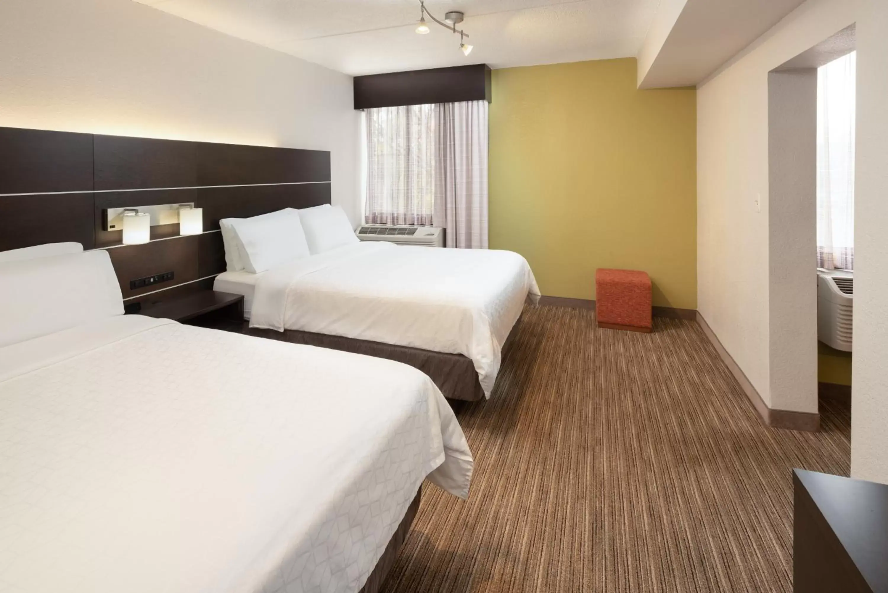 Photo of the whole room, Bed in Holiday Inn Express Rochester - Greece, an IHG Hotel