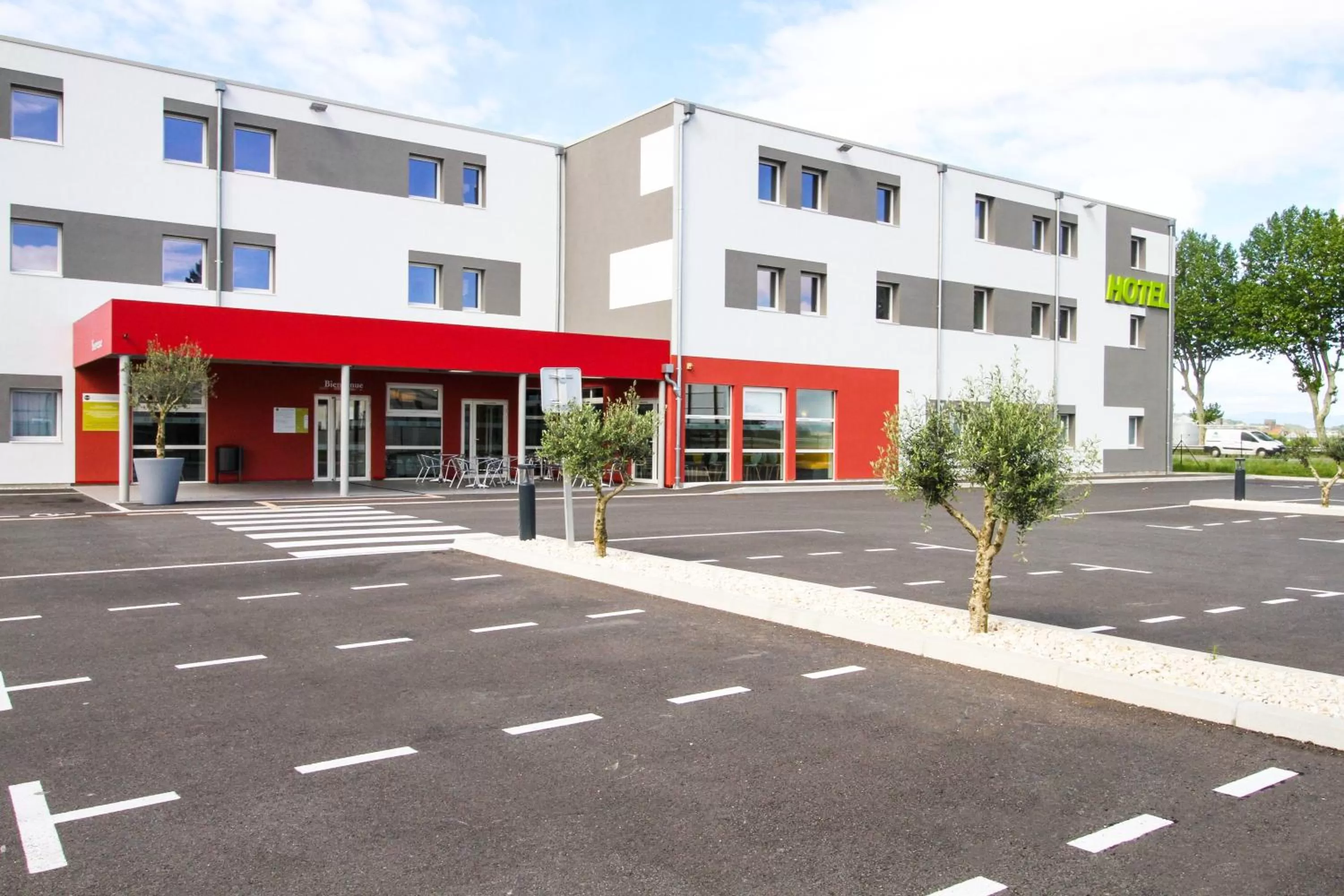 Facade/entrance in B&B HOTEL Valence TGV Romans