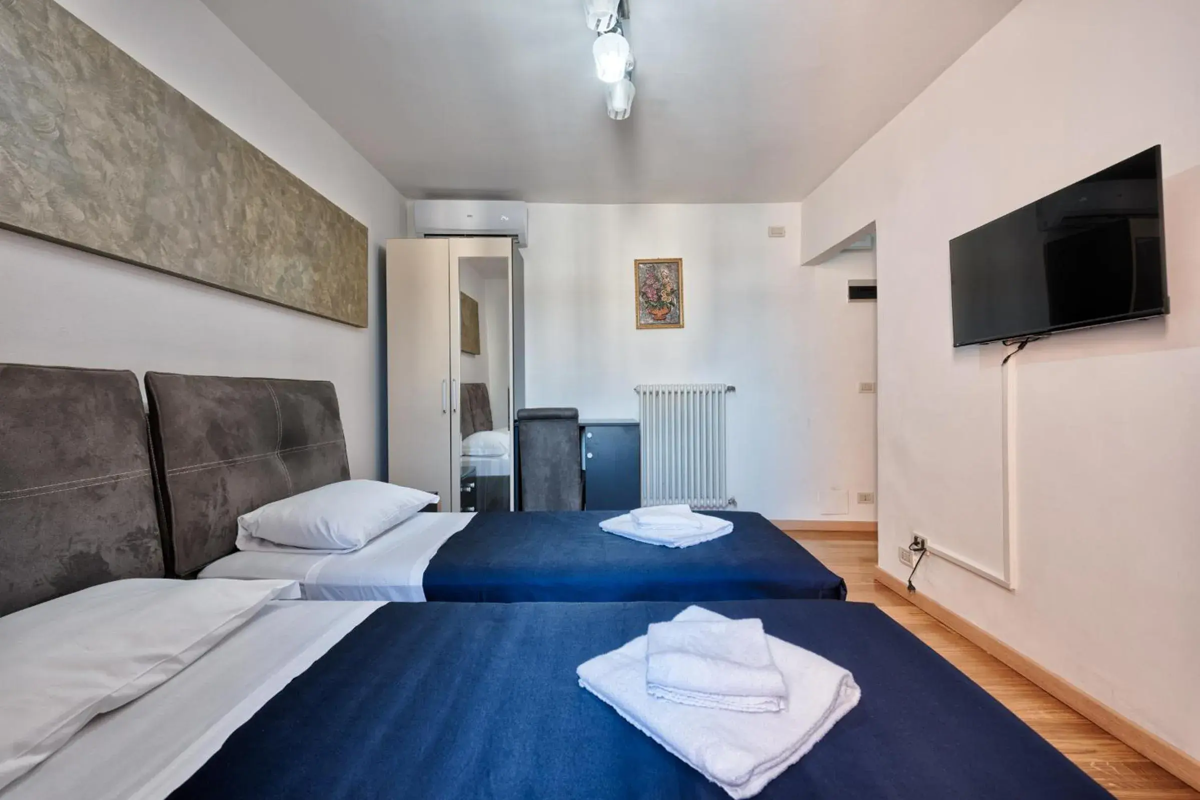 Bedroom, Bed in Hotel Trieste