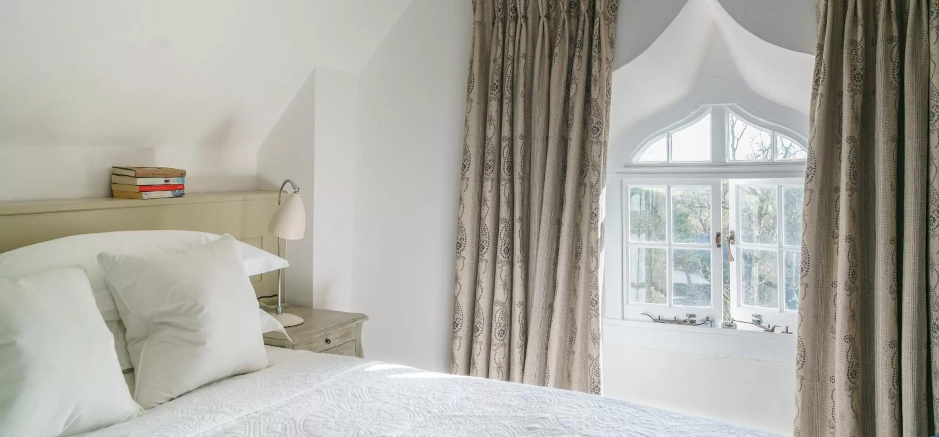 Bed in Penally Abbey Country House Hotel and Restaurant