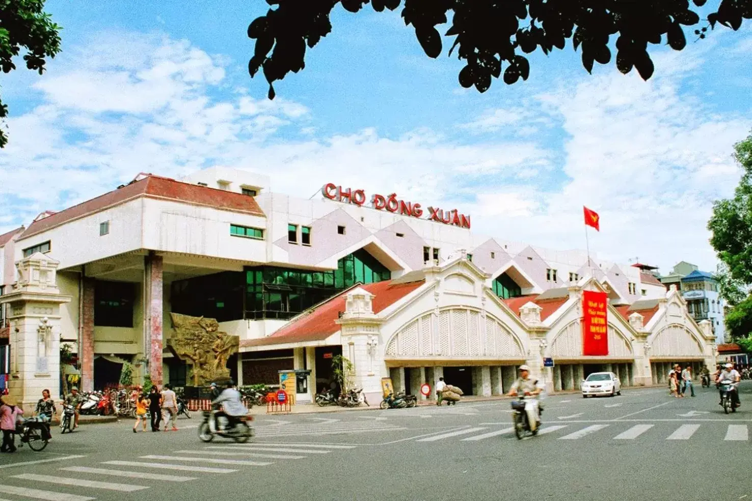 Shopping Area, Property Building in MayFlower Hotel- Central Old Quarter