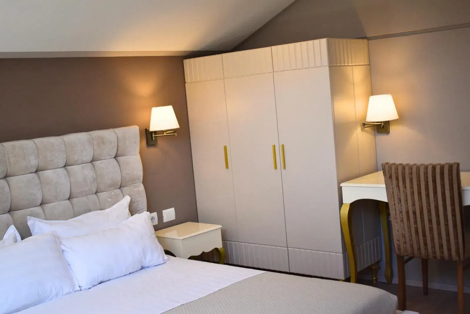 Restaurant/places to eat, Bed in Hotel Rezidenca Desaret Restaurant/places to eat, Bed in Hotel Rezidenca Desaret