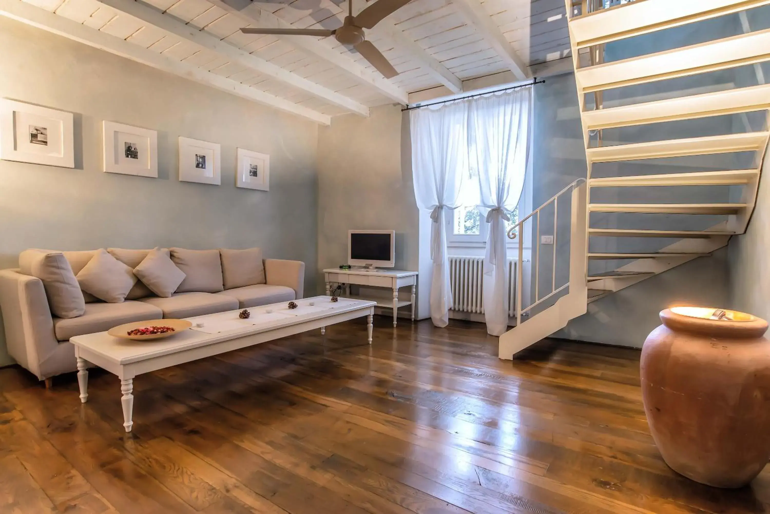 Living room, Seating Area in Villa Cassia di Baccano