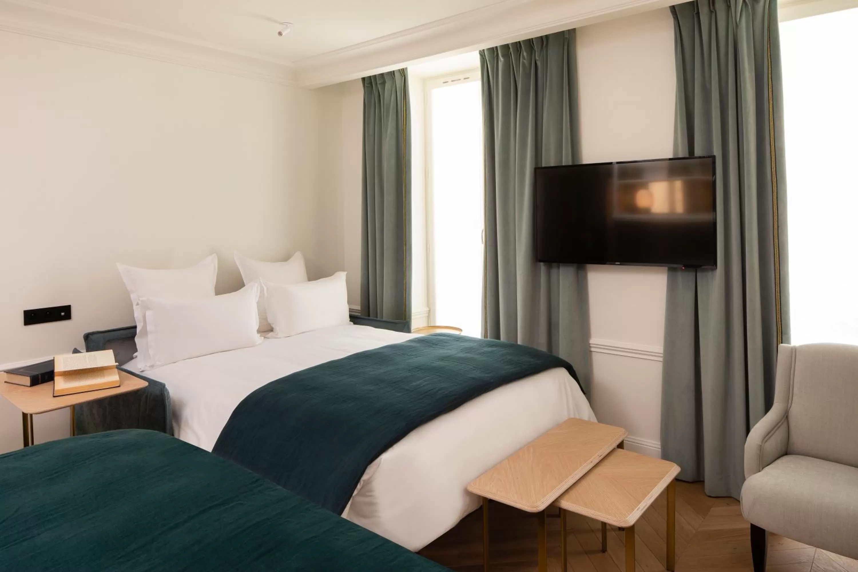 Bed in Hotel Louvre Montana