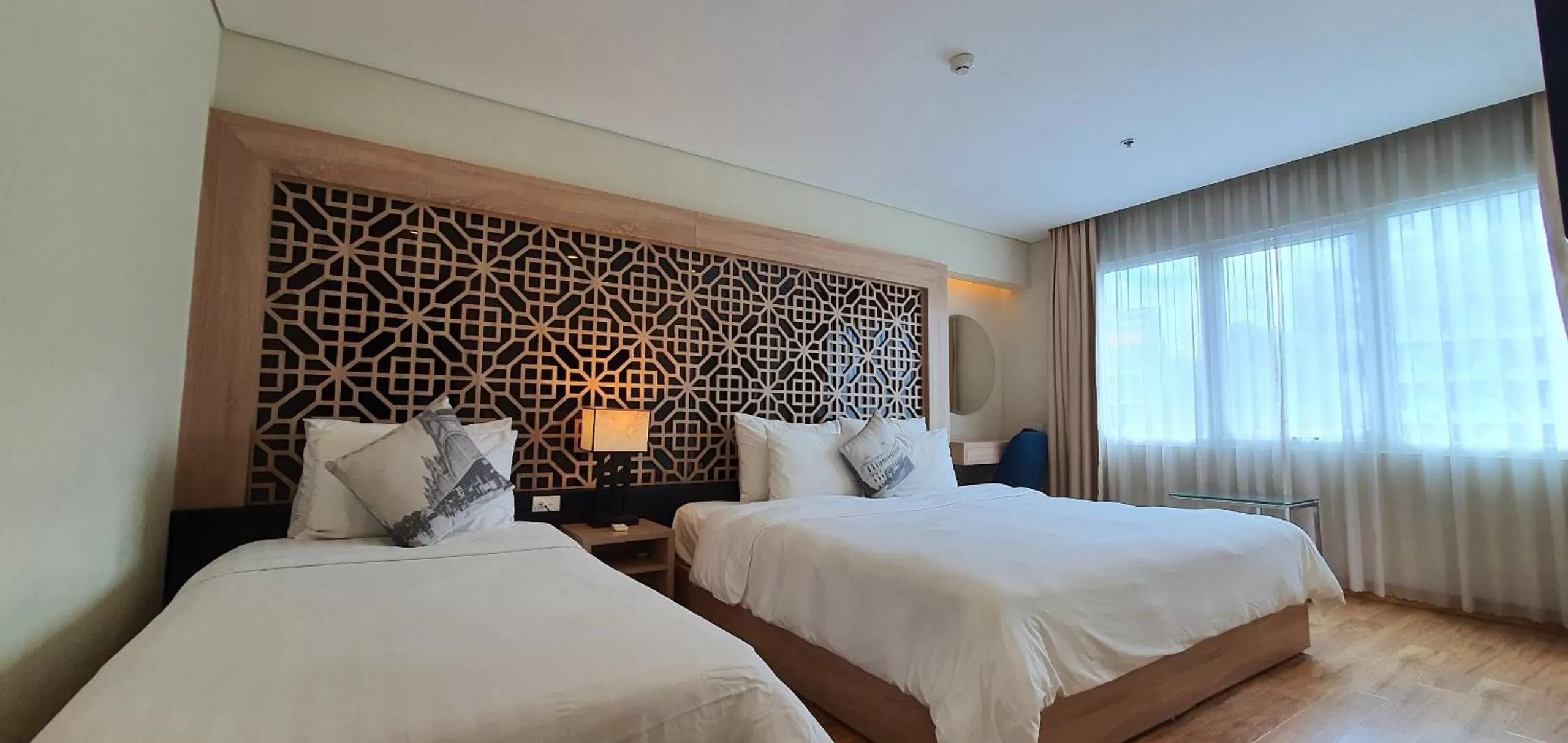 Photo of the whole room, Bed in Gemini Saigon LUXURY