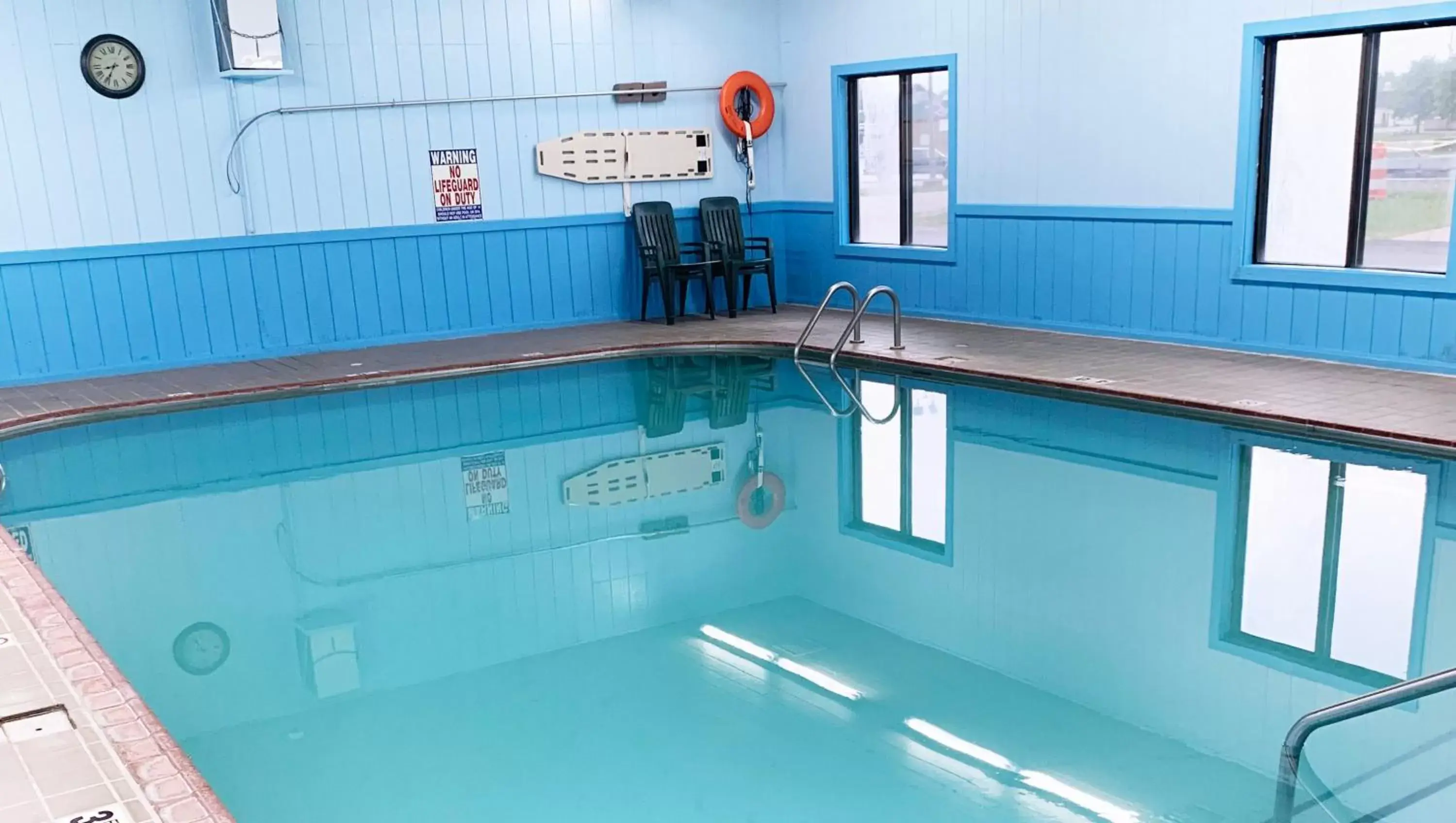 Swimming Pool in Magnuson Hotel Country Inn