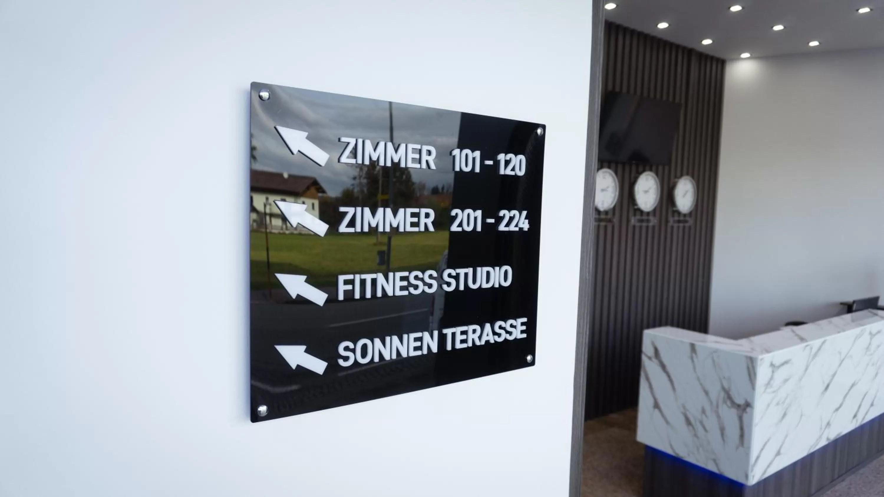 Lobby or reception, Bed in PARKHOTEL BRAUNAU - 24 Stunden Self Check-IN