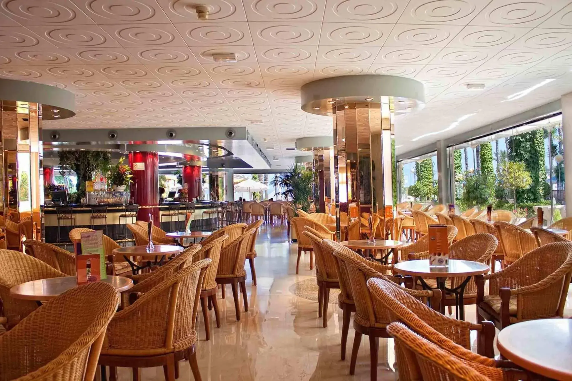 Restaurant/Places to Eat in Hotel Servigroup Papa Luna