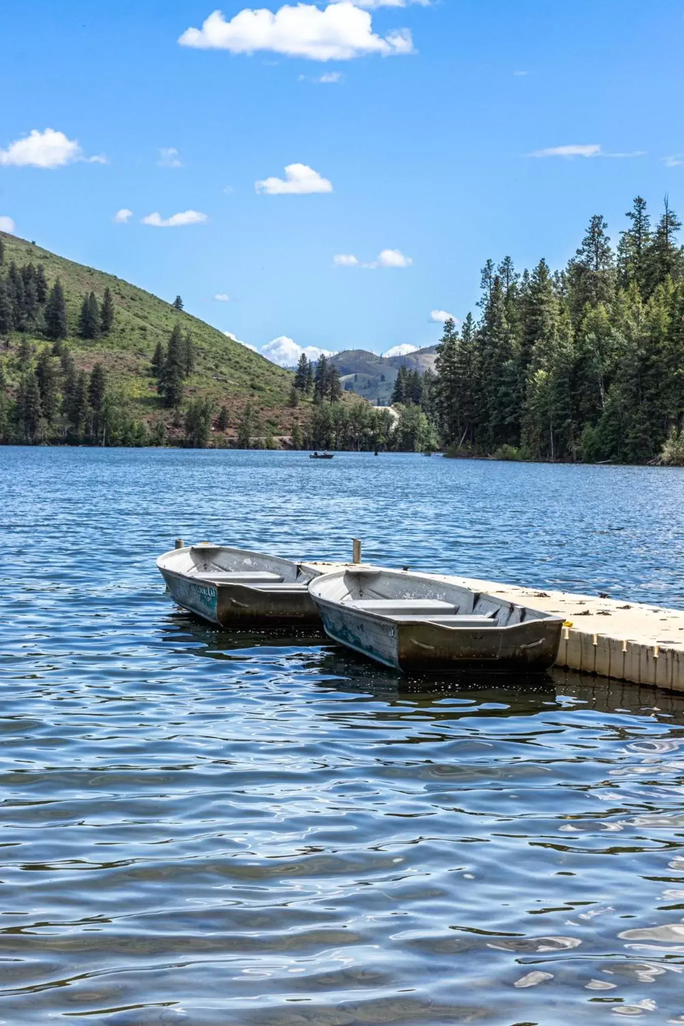 Lake view in Sun Mountain Lodge