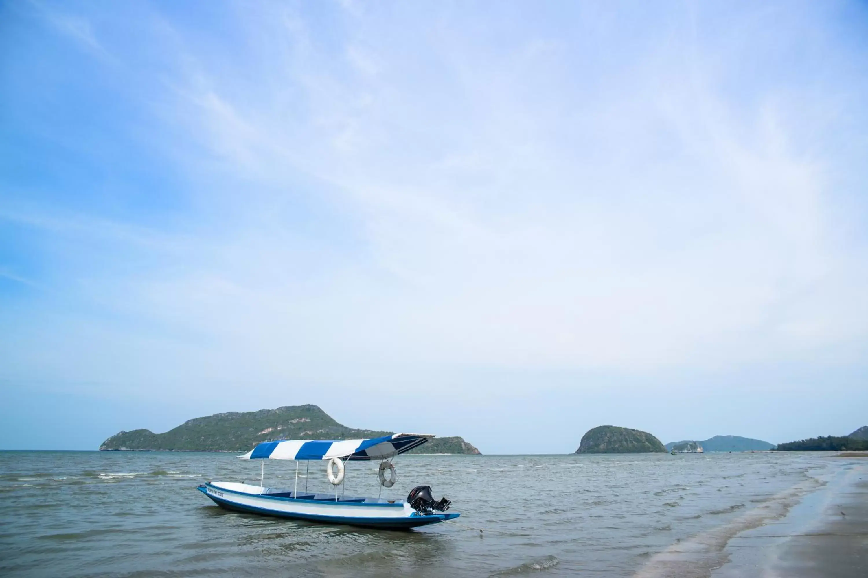 Beach in Dolphin Bay Beach Resort