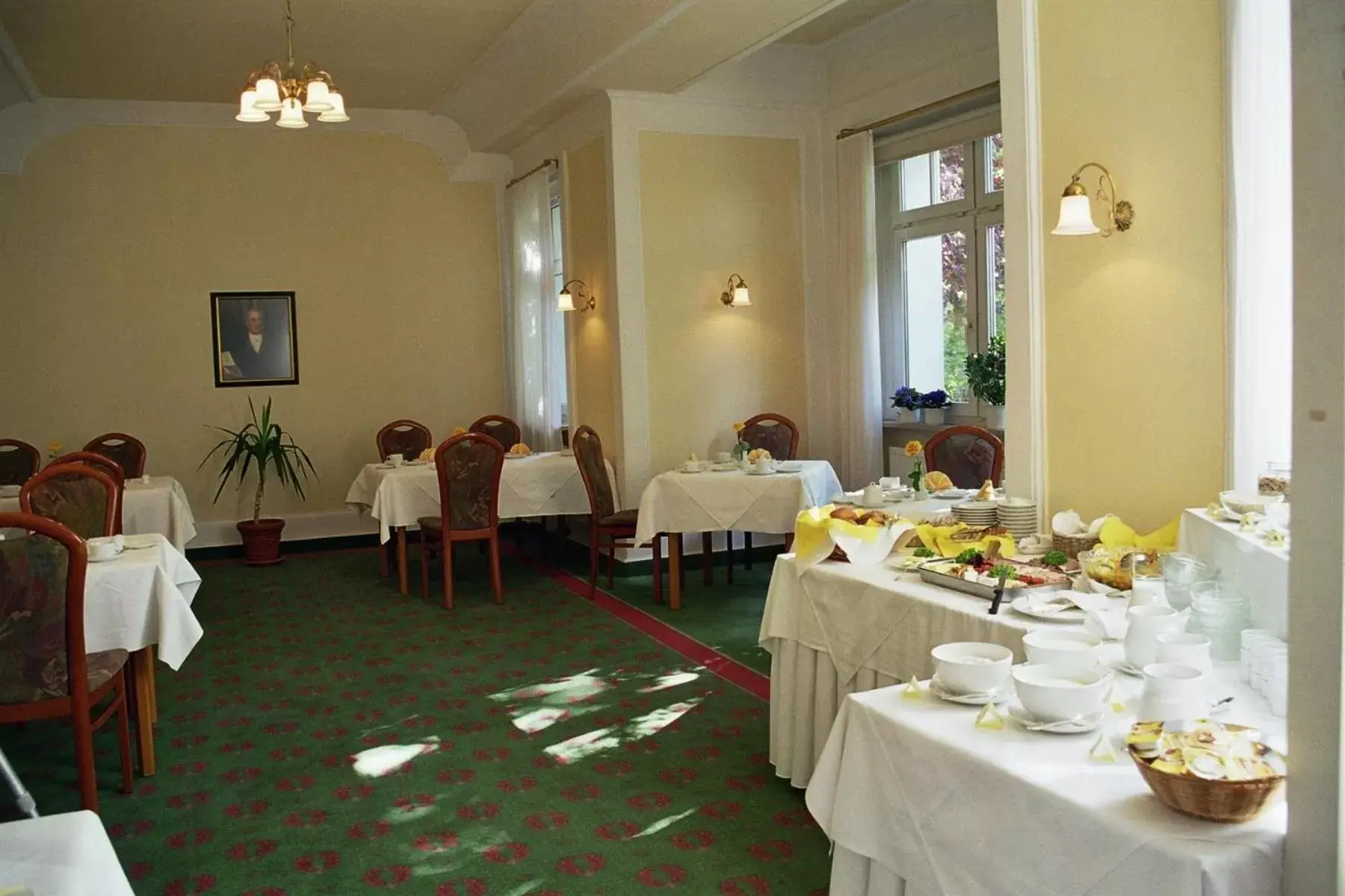 Breakfast, Restaurant/Places to Eat in Hotel & Restaurant Bellevue Schmölln