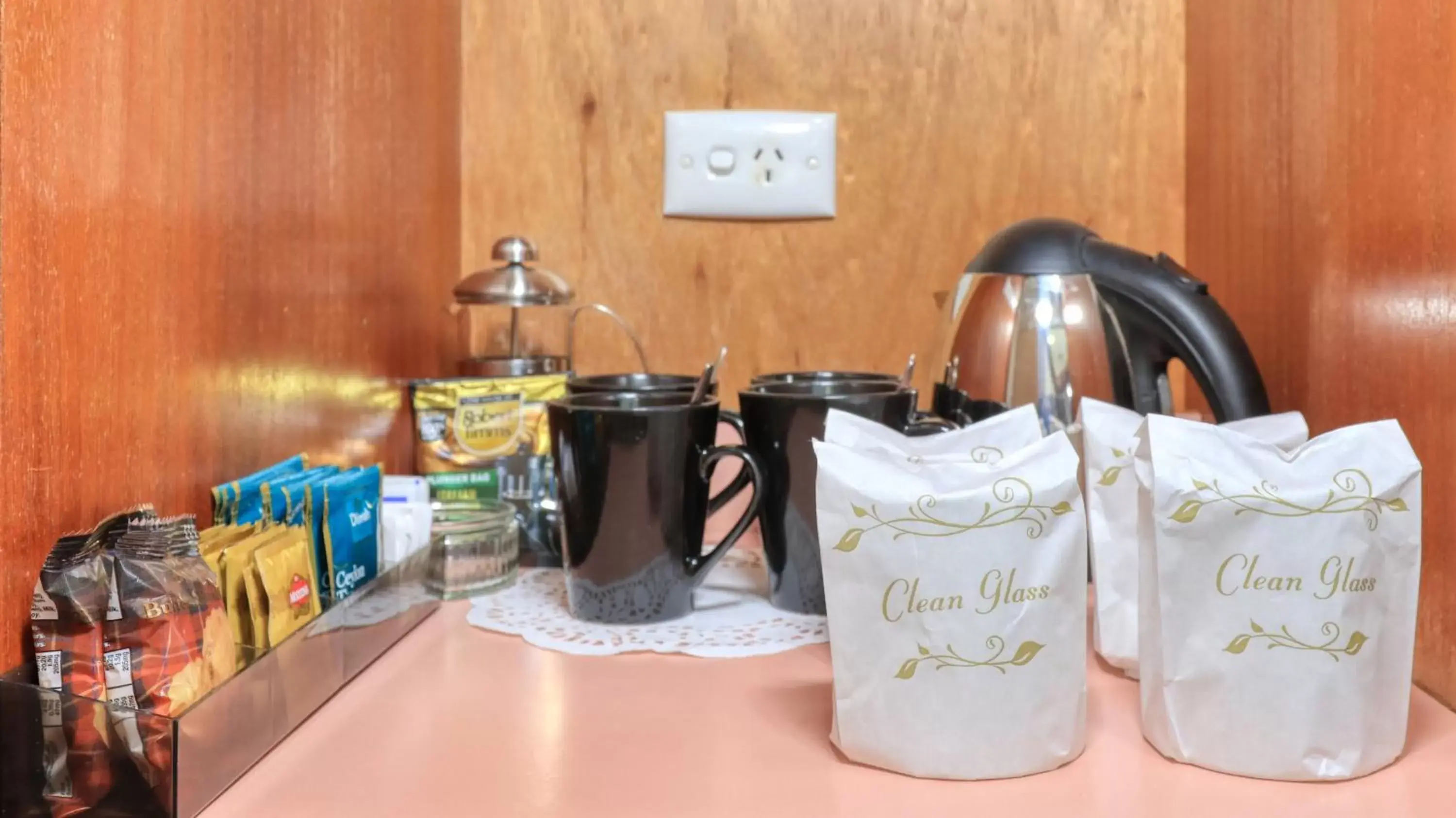 Coffee/tea facilities in Southern Comfort Motor Inn