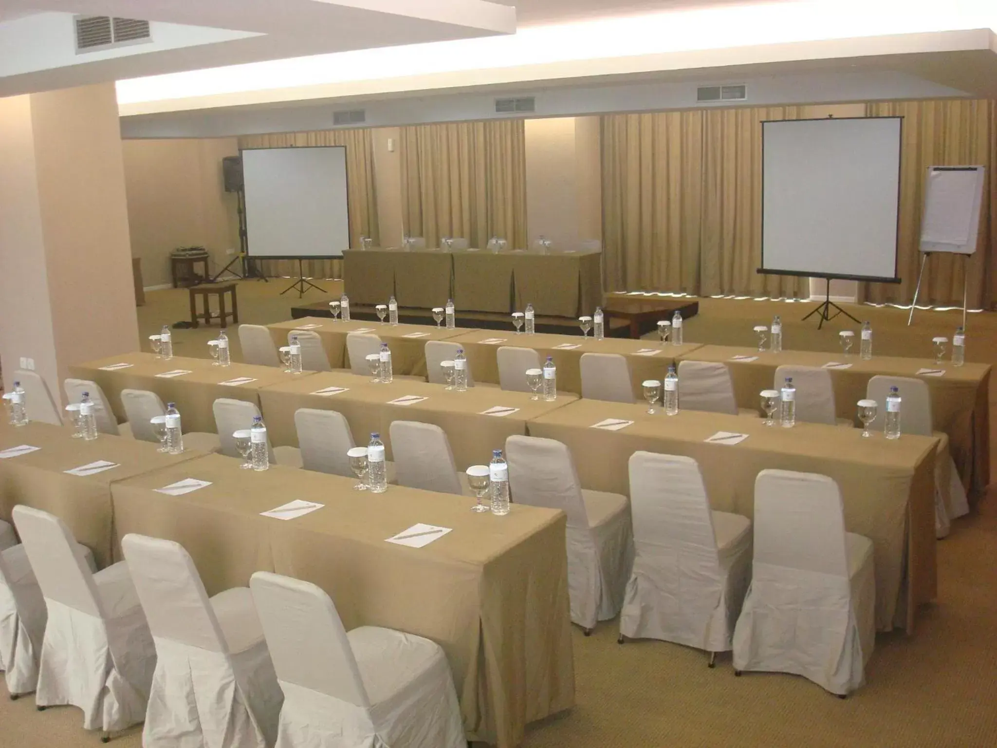 Meeting/conference room in Hotel Dafam Pekanbaru