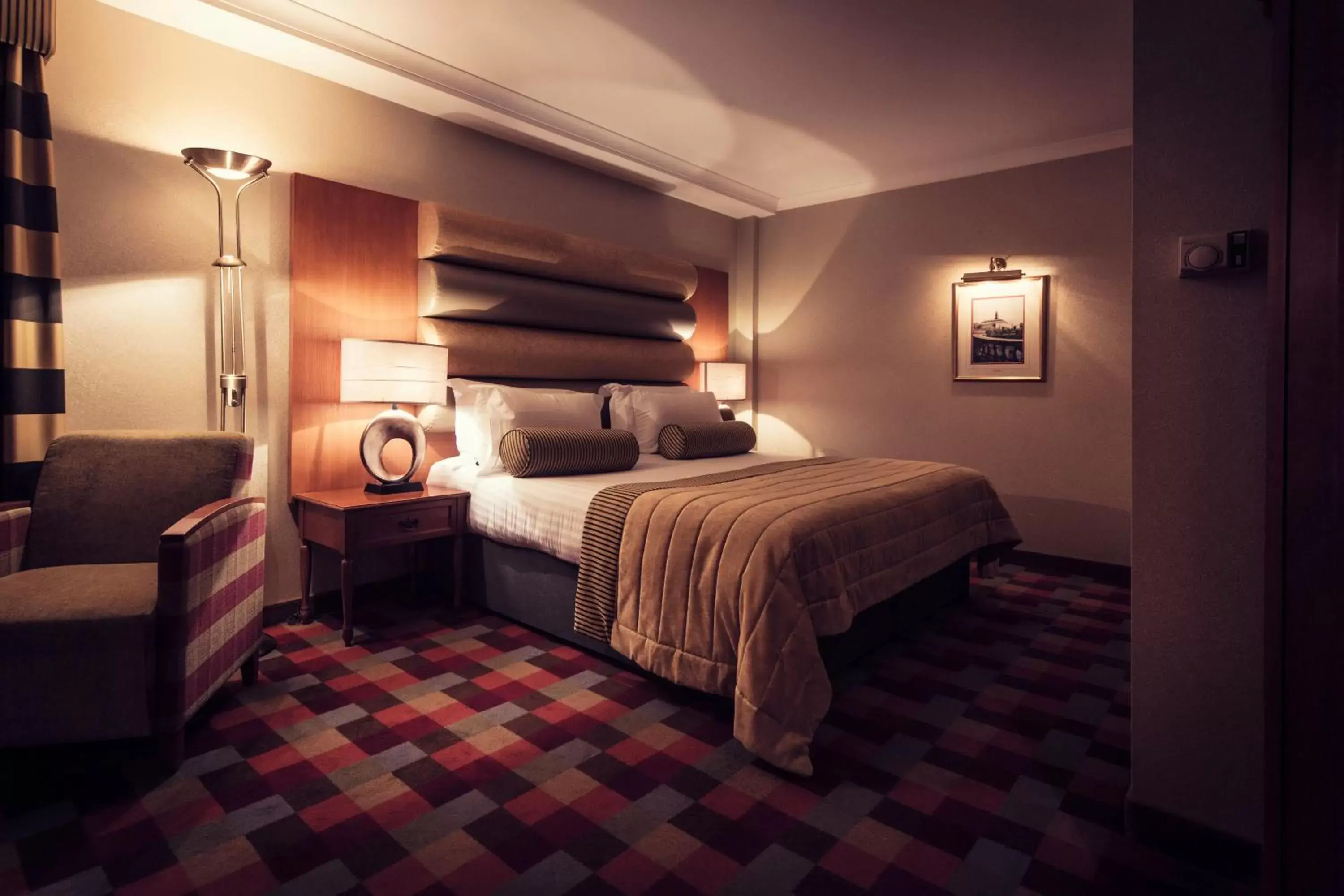 Bedroom, Bed in Carlton George Hotel