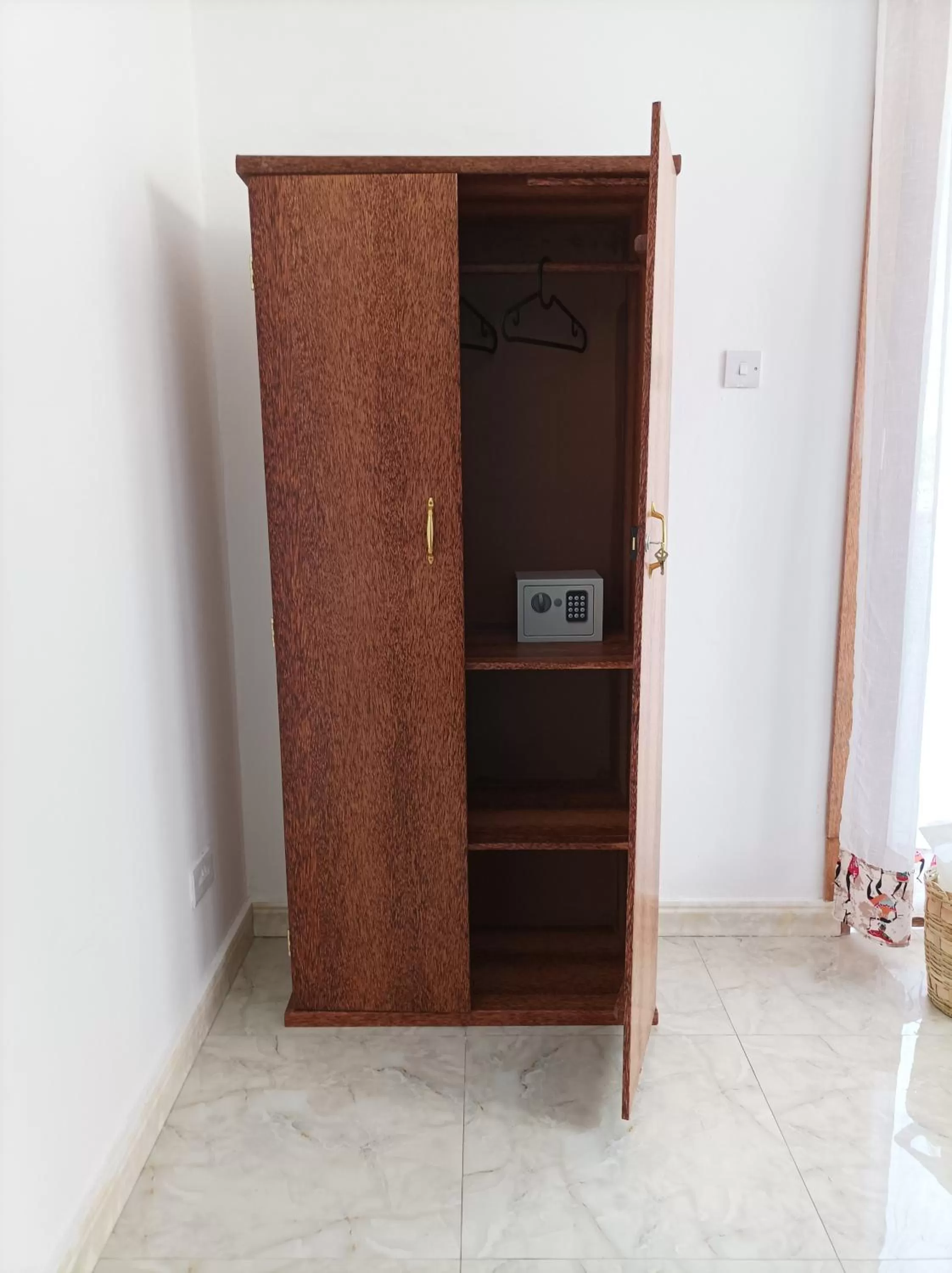 wardrobe in Zanzicrown