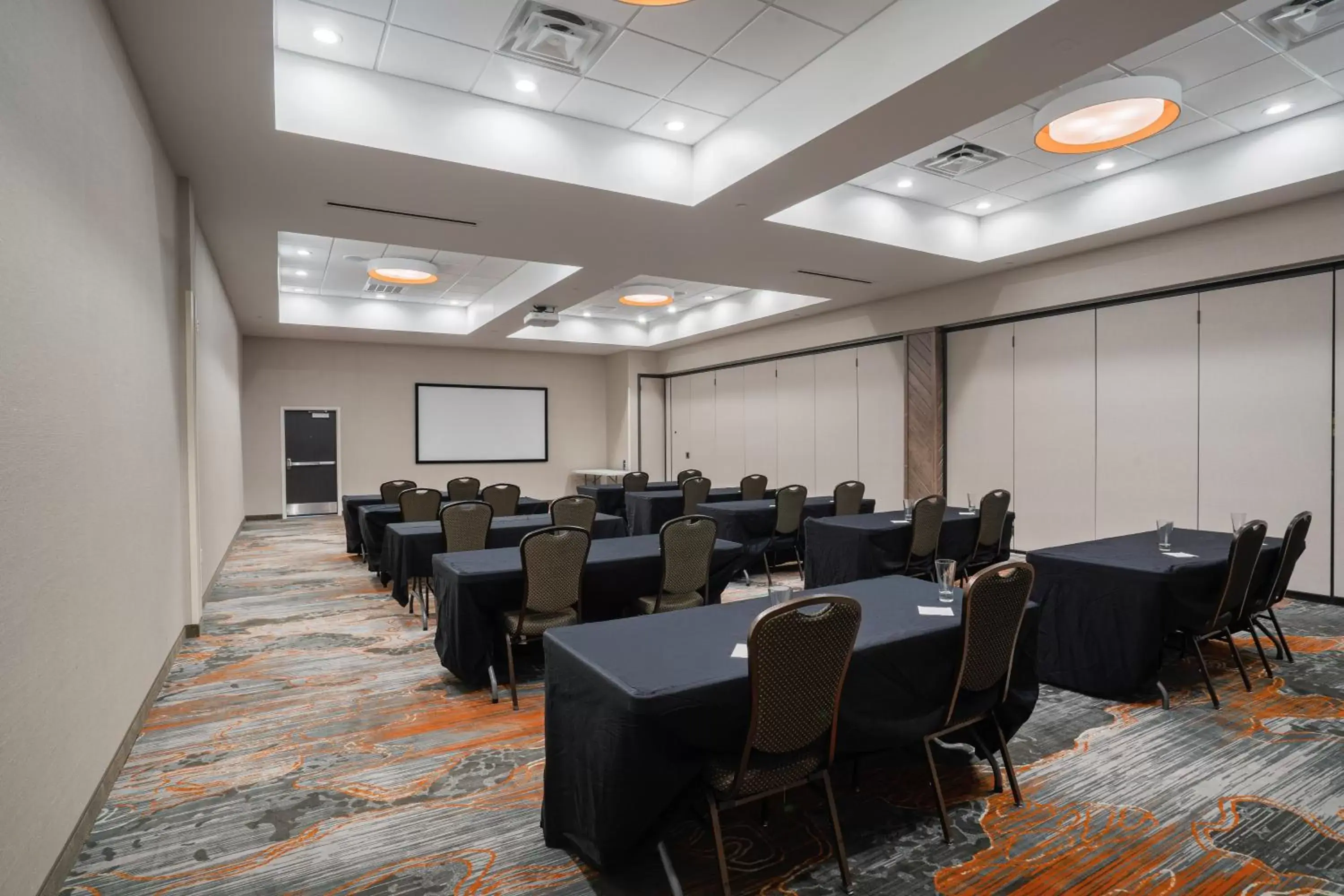 Meeting/conference room in Holiday Inn & Suites Memphis Southeast-Germantown, an IHG Hotel