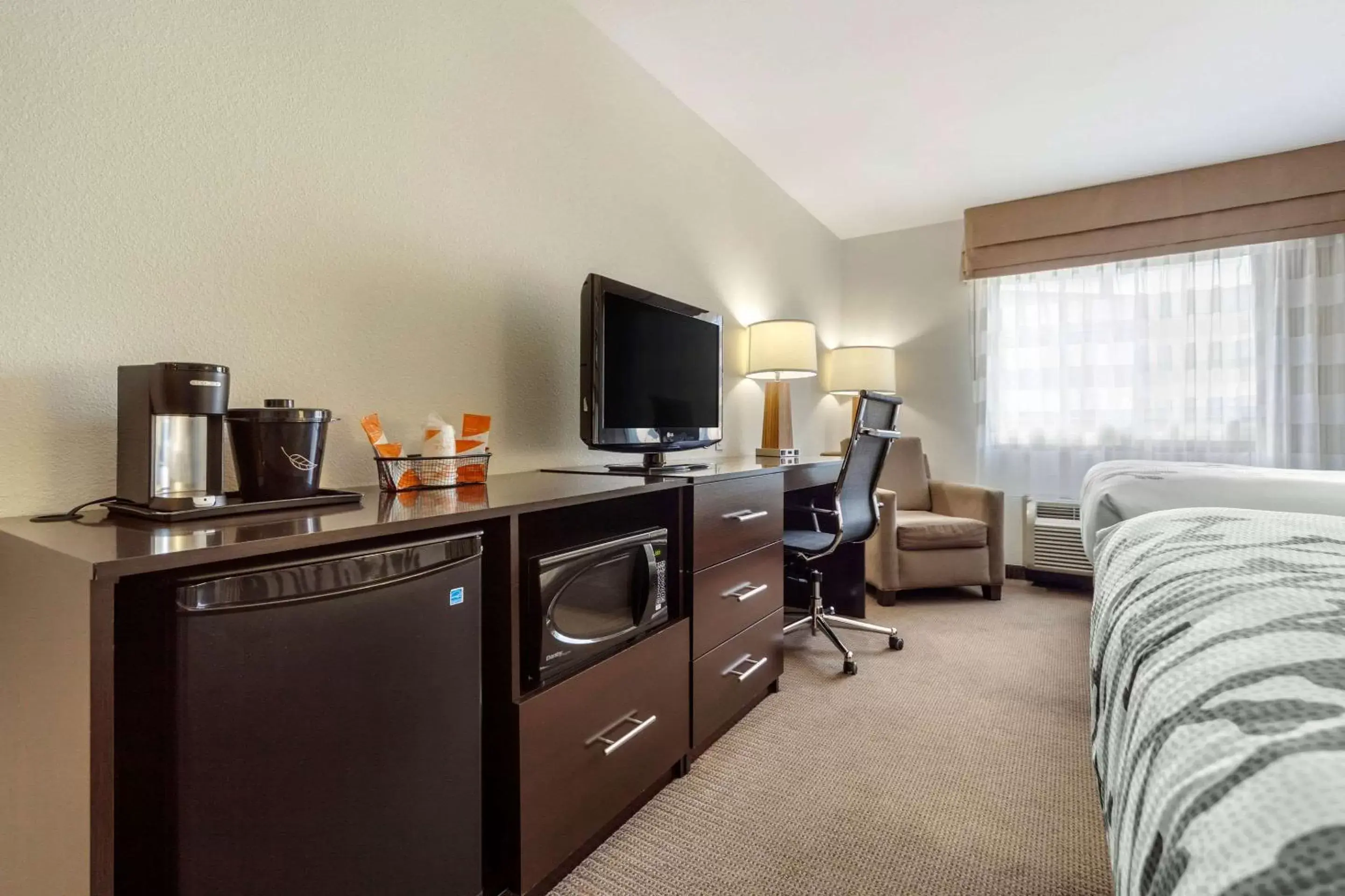 Photo of the whole room, TV/Entertainment Center in Sleep Inn & Suites Fargo Medical Center