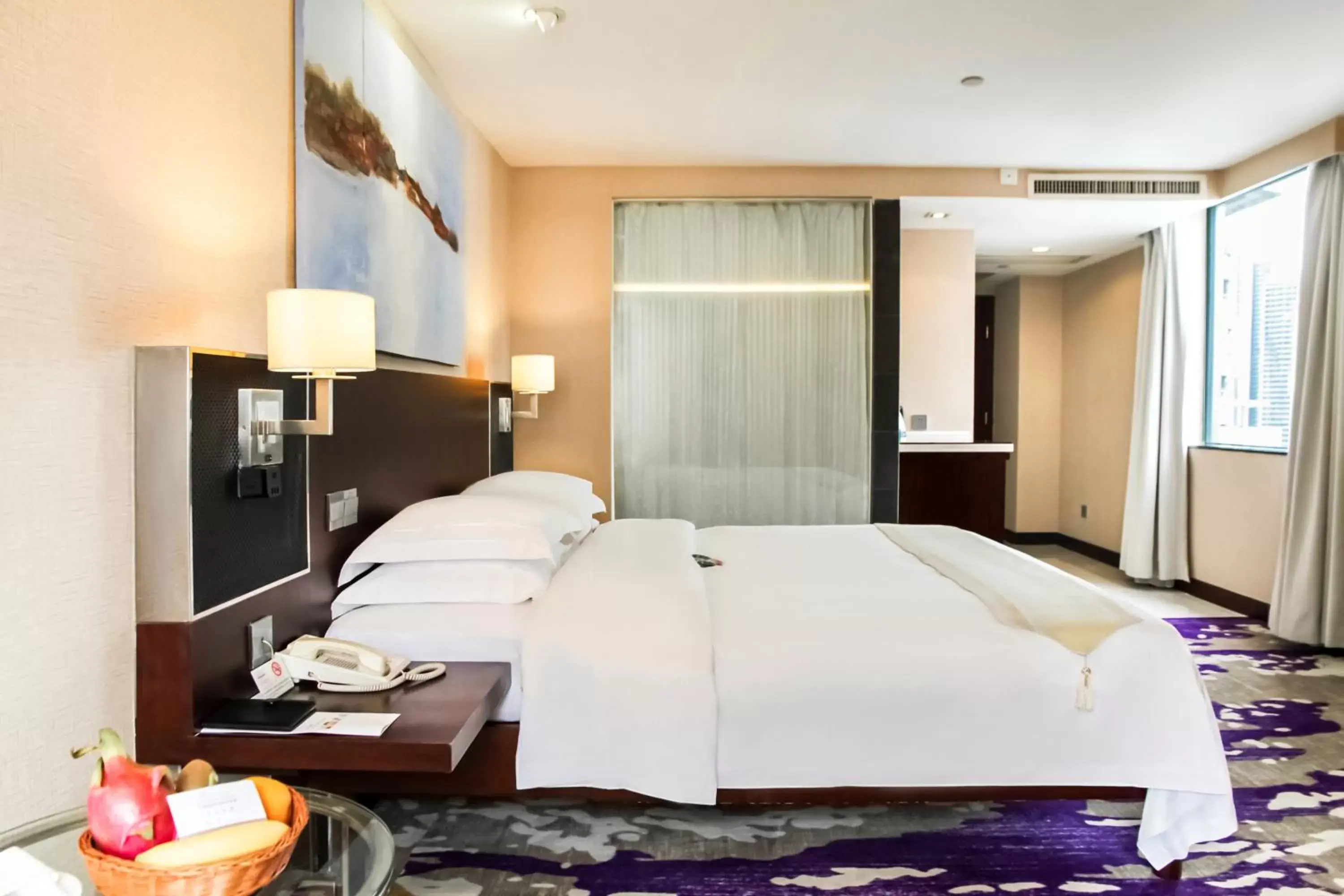 Deluxe Queen Room in The Pavilion Century Tower (Huaqiang NorthBusiness Zone) Deluxe Queen Room in The Pavilion Century Tower (Huaqiang NorthBusiness Zone)