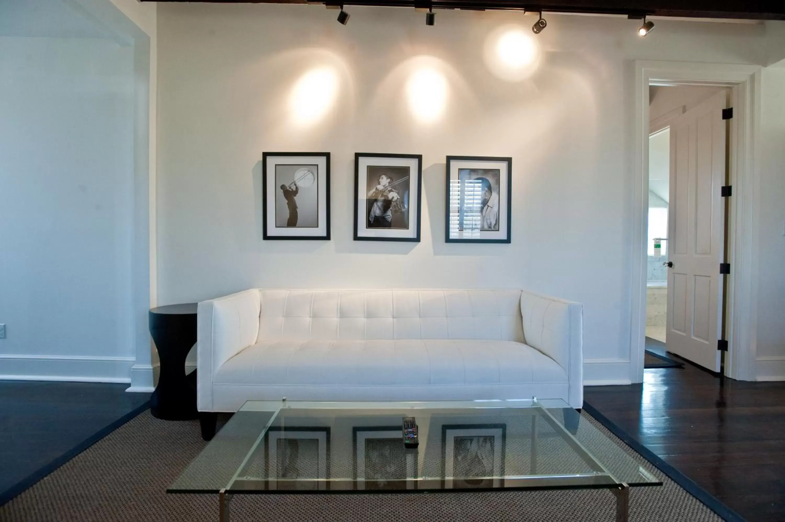 Living room, Seating Area in Melrose Mansion Suites