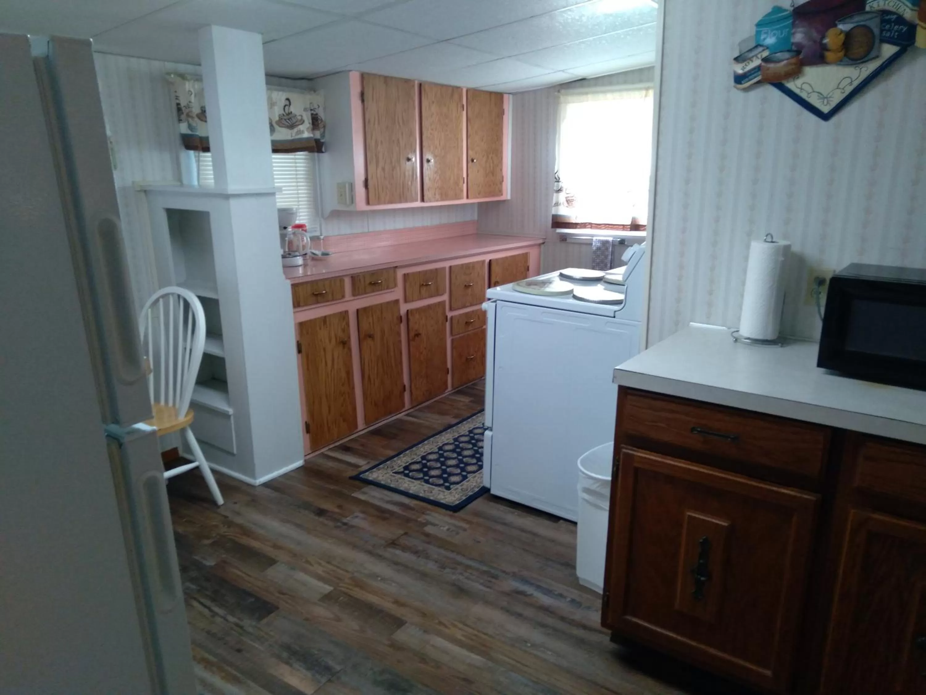 Kitchen or kitchenette in The Pines Country Inn