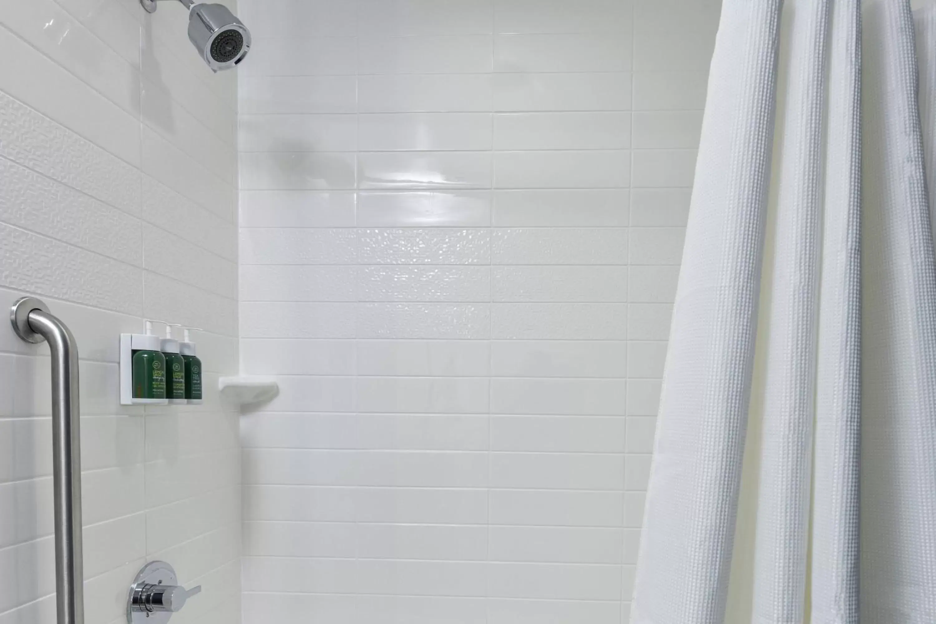 Bathroom in Fairfield Inn & Suites by Marriott Moorpark Ventura County