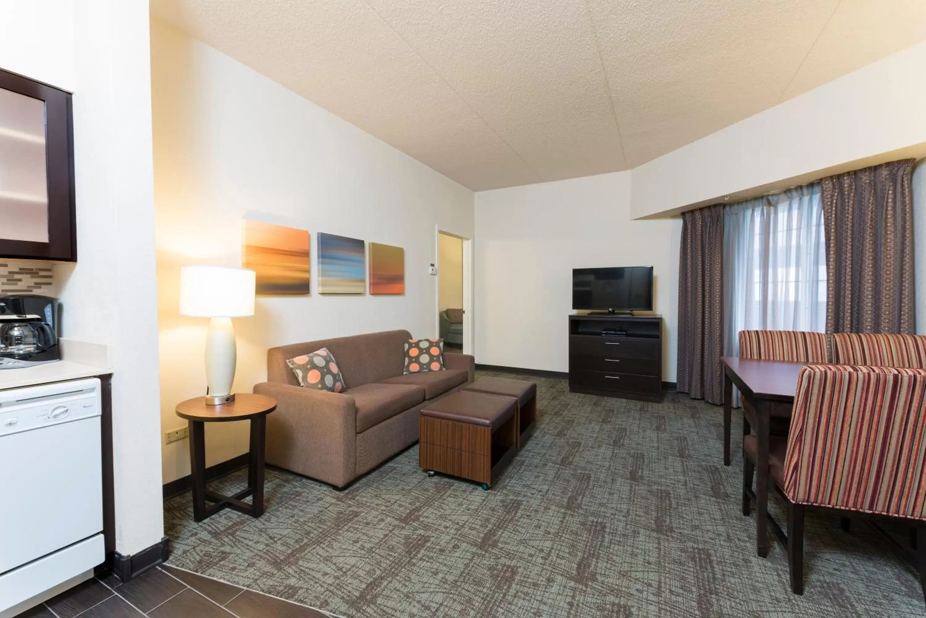 Photo of the whole room, Seating Area in Staybridge Suites Chicago-Oakbrook Terrace, an IHG Hotel