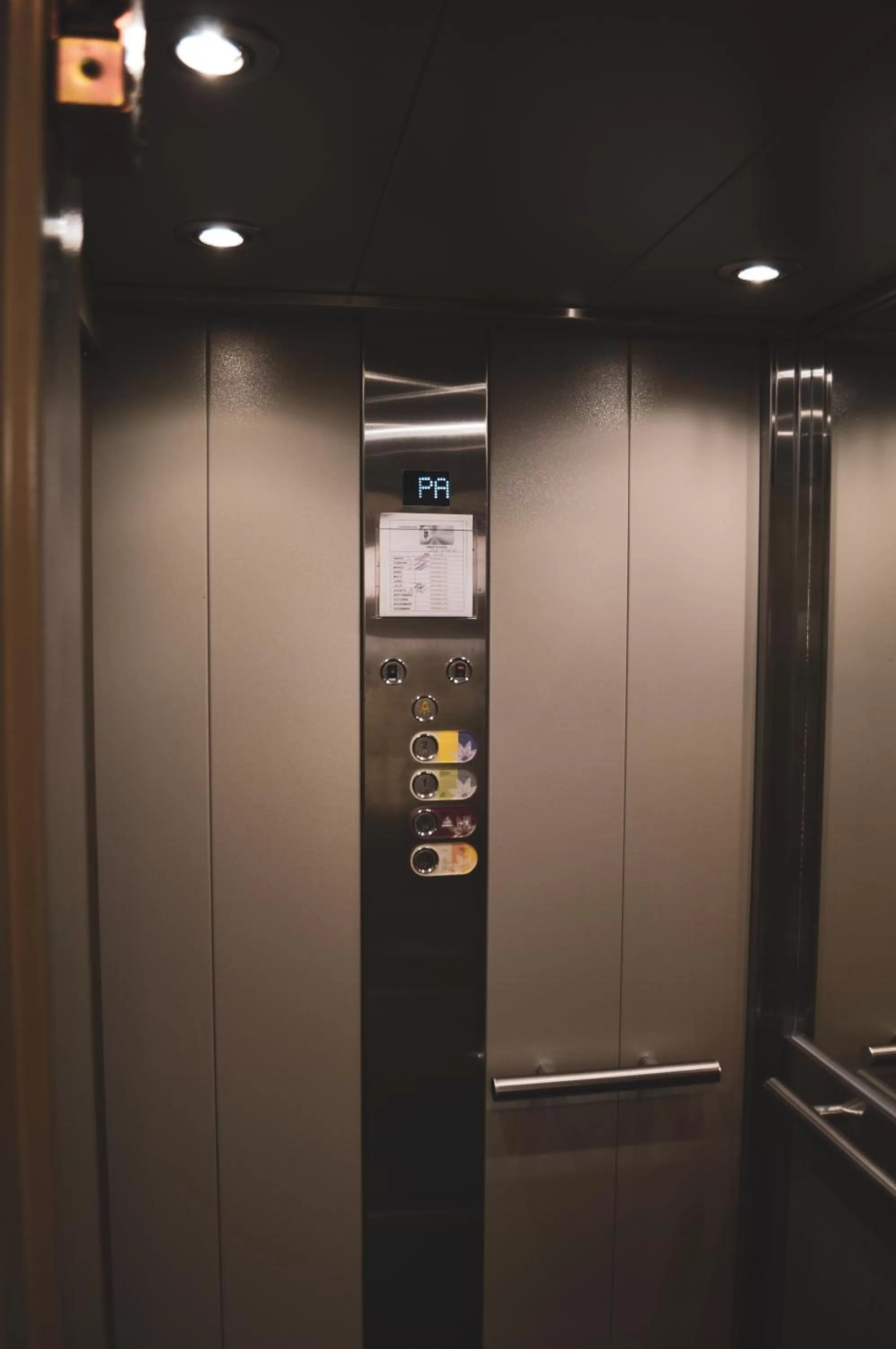 elevator in Hosteria Foike