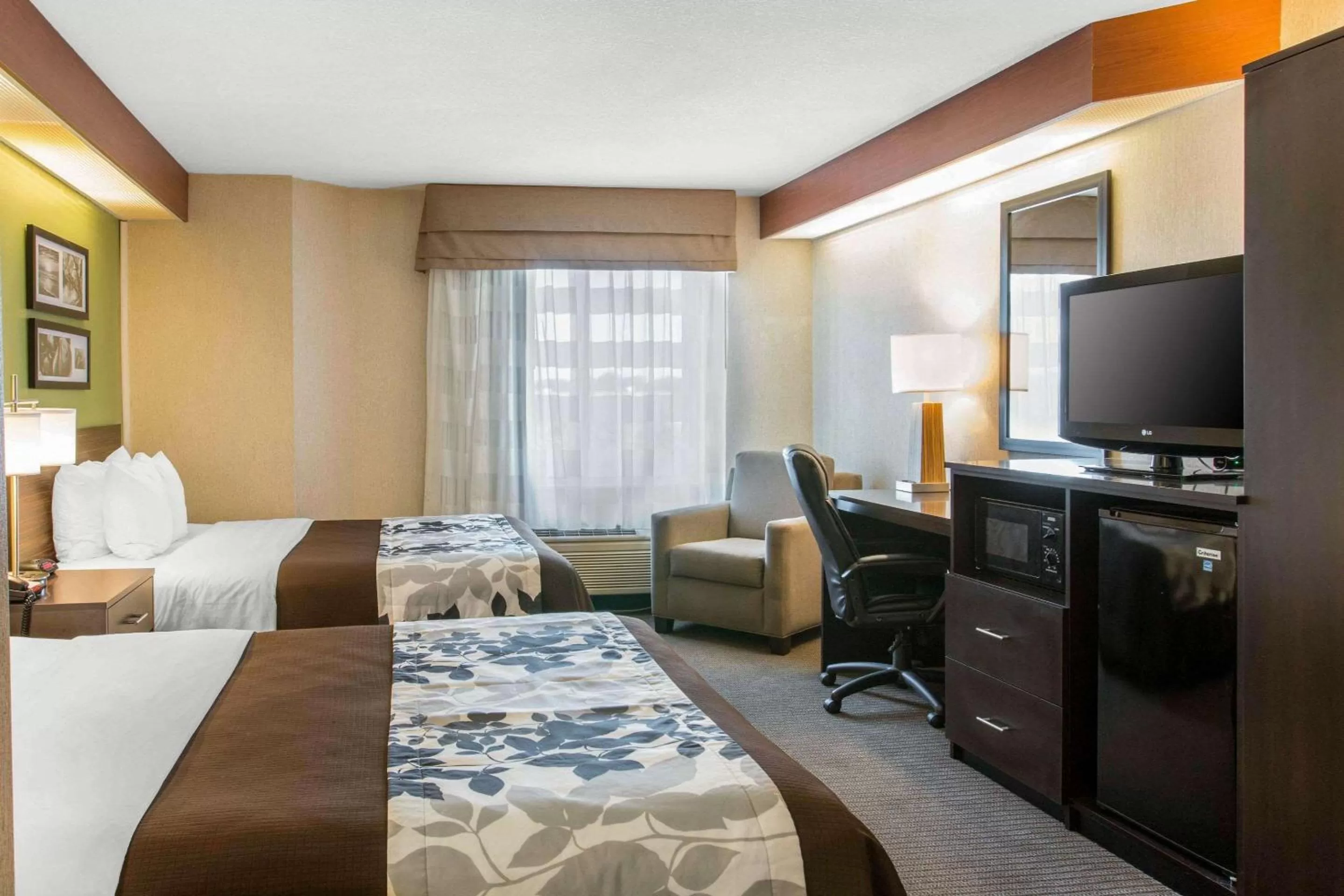 Photo of the whole room, Bed in Sleep Inn & Suites Oregon - Toledo