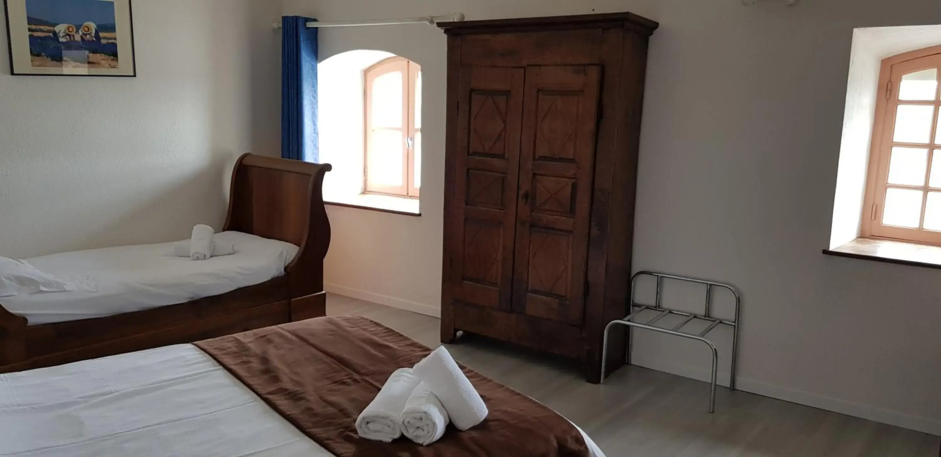 Bed in Logis Hotel le Prieur