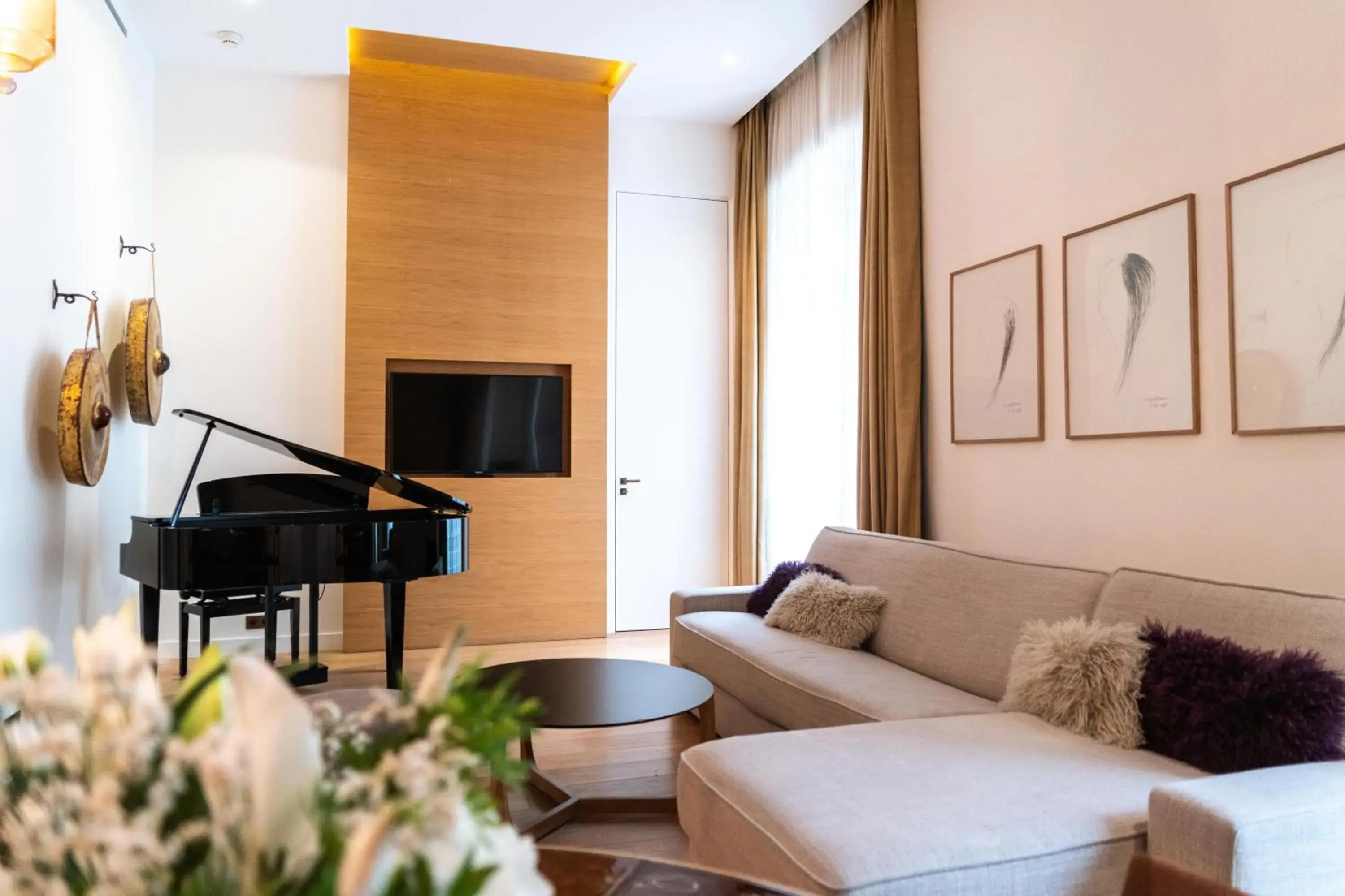 Living room, Seating Area in Hotel Marignan Champs-Elysées