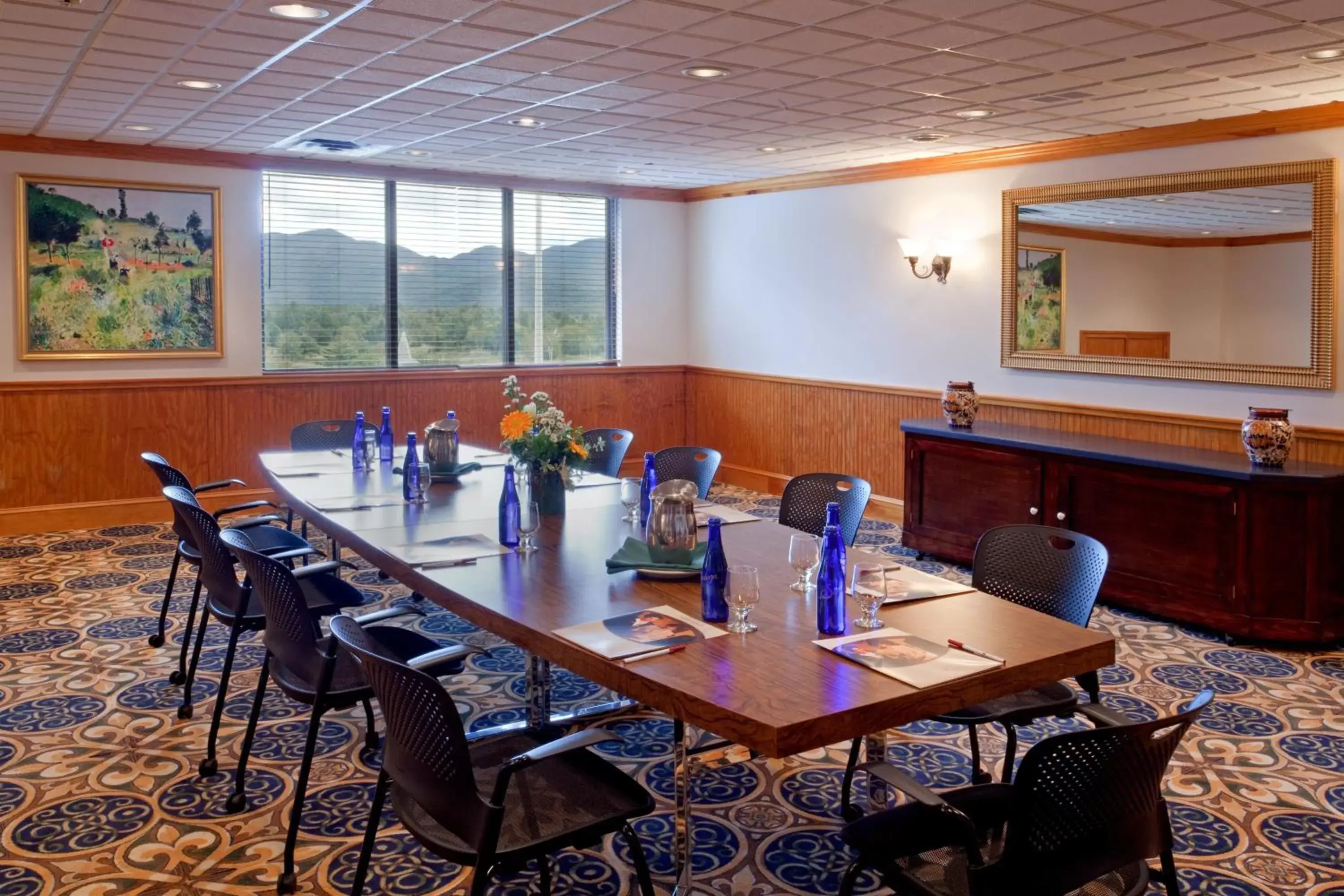 Meeting/conference room in Crowne Plaza Lake Placid, an IHG Hotel