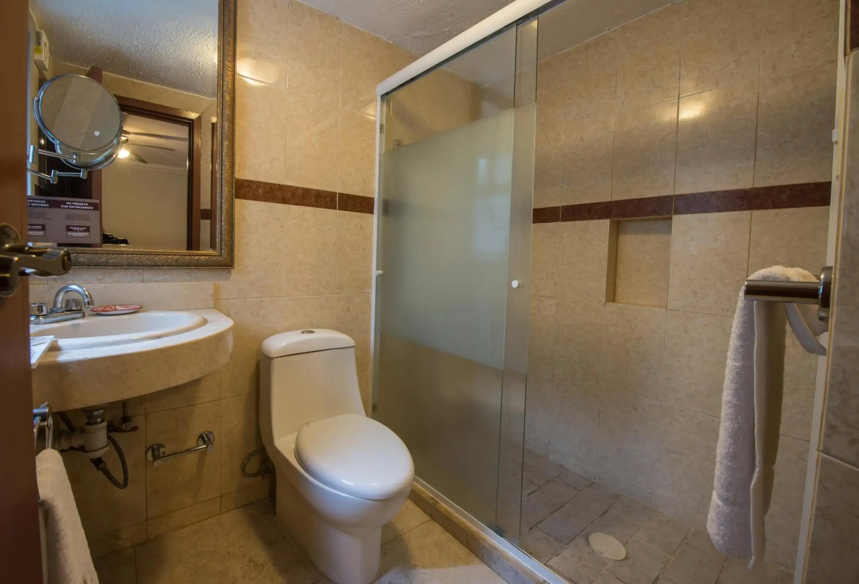 Bathroom in Del Marques Hotel and Suites