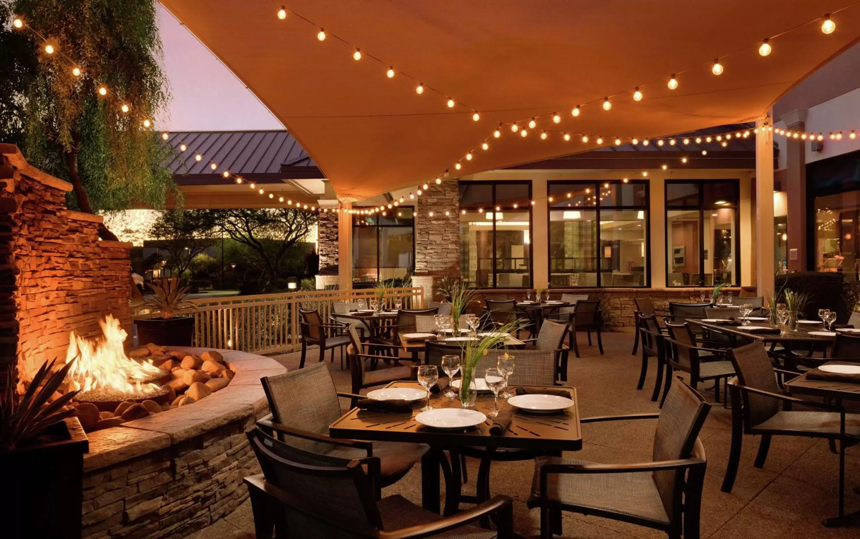 Patio, Restaurant/Places to Eat in Hilton Garden Inn Phoenix North Happy Valley