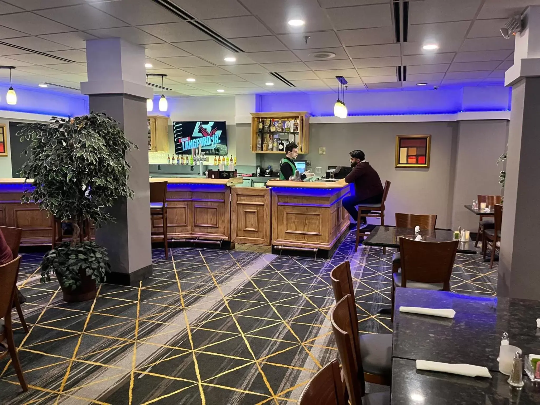 Lounge or bar in Holiday Inn Hotel & Suites Springfield, an IHG Hotel