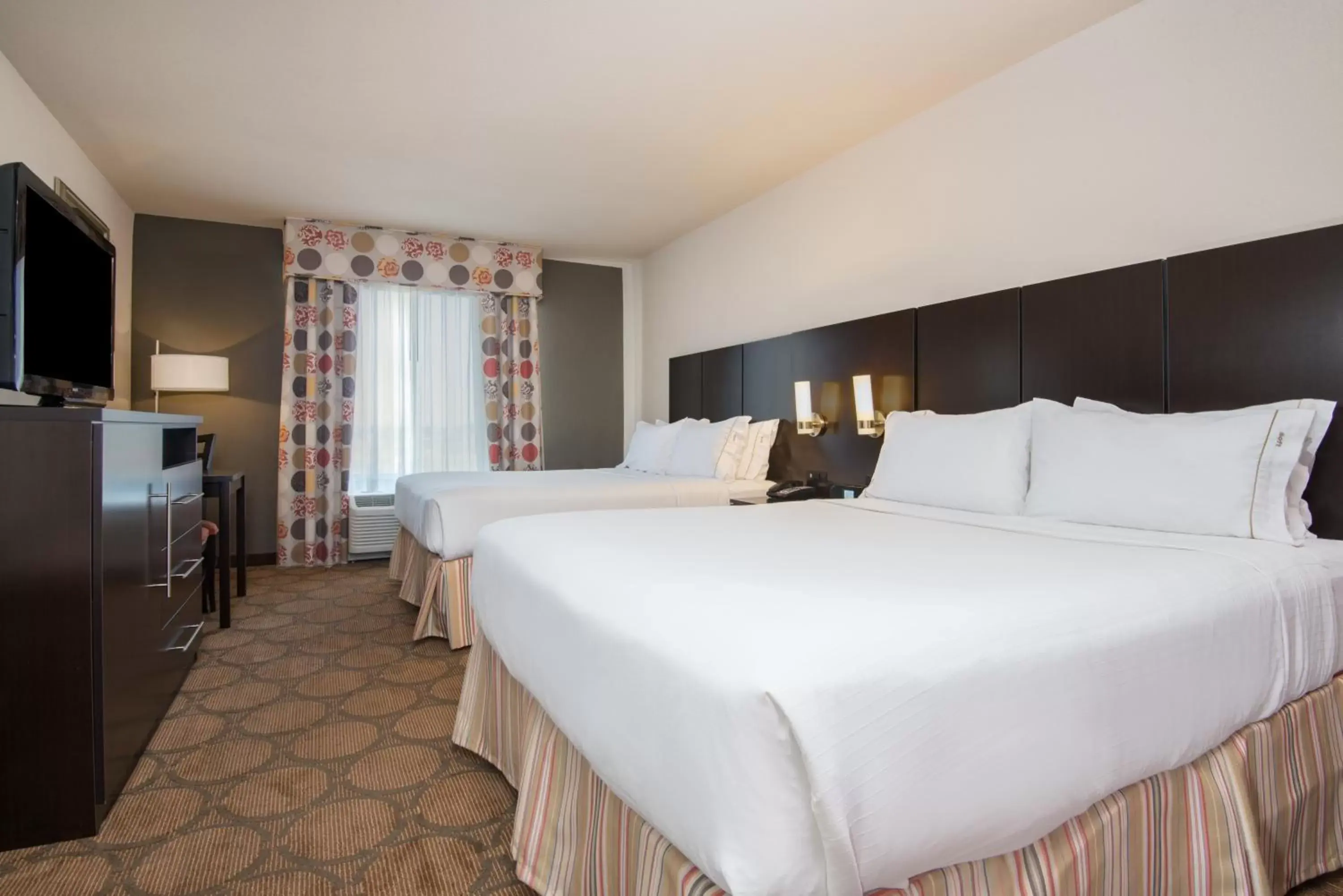 Photo of the whole room, Bed in Holiday Inn Express Hotel & Suites Hobbs, an IHG Hotel