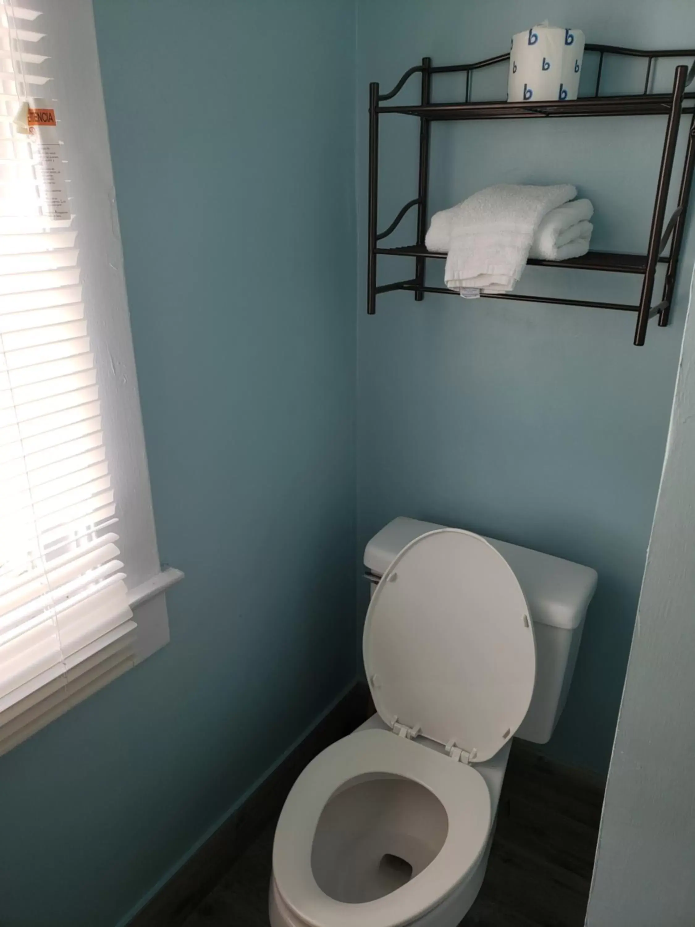 Bathroom in Topaz Motel - Flagler Beach