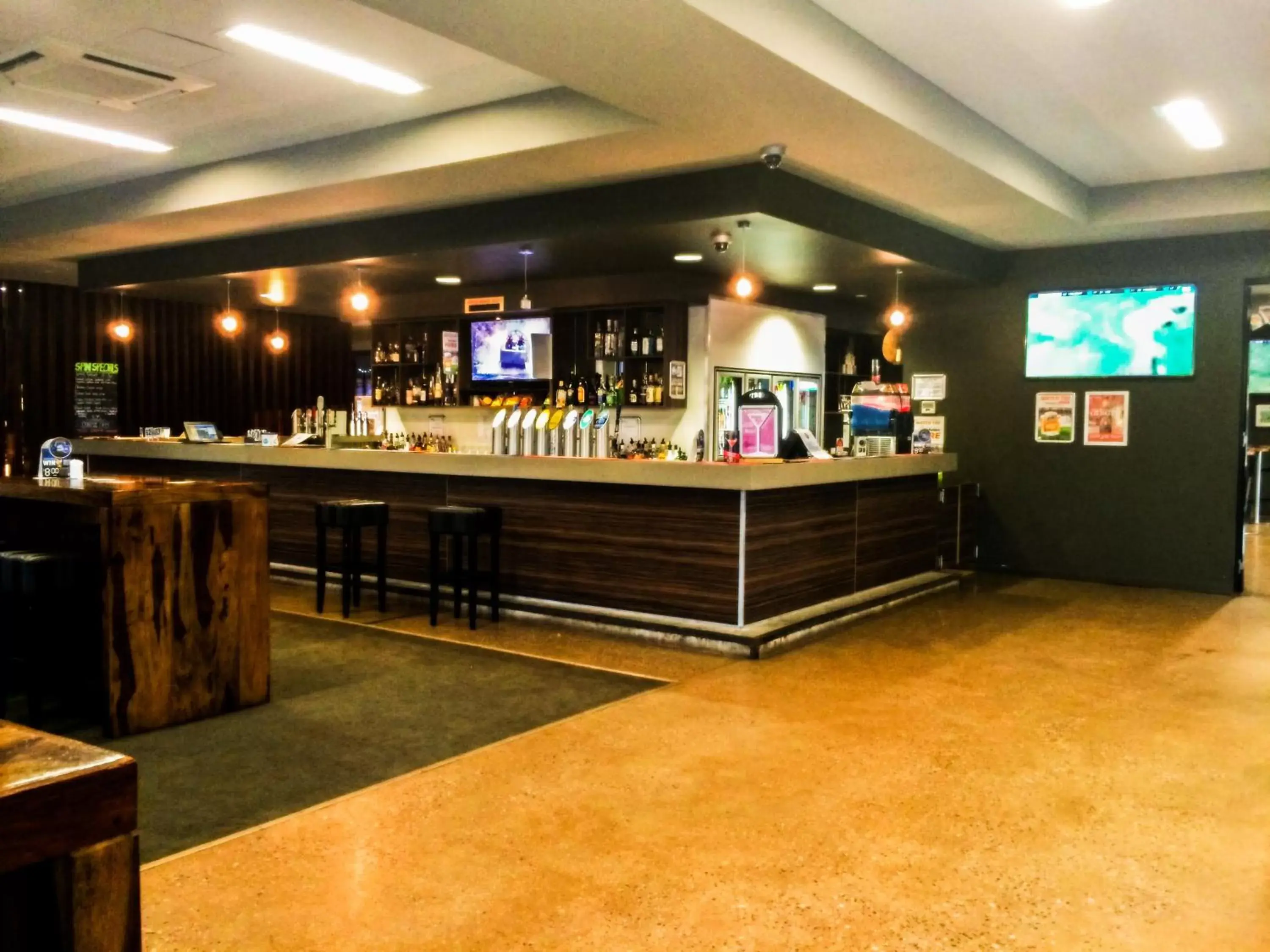 Lounge or bar in Spinifex Hotel