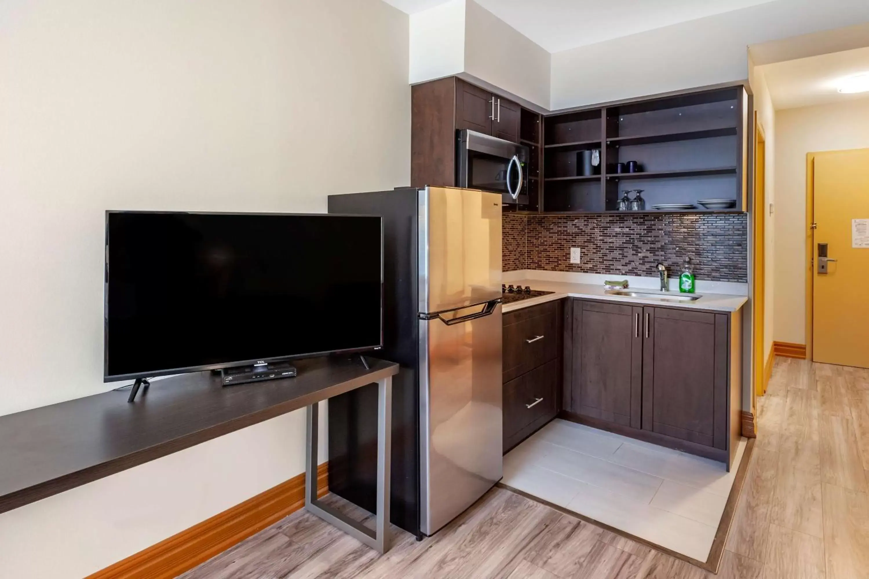 Kitchen or kitchenette, Kitchen/Kitchenette in SureStay Plus Hotel by Best Western Kincardine