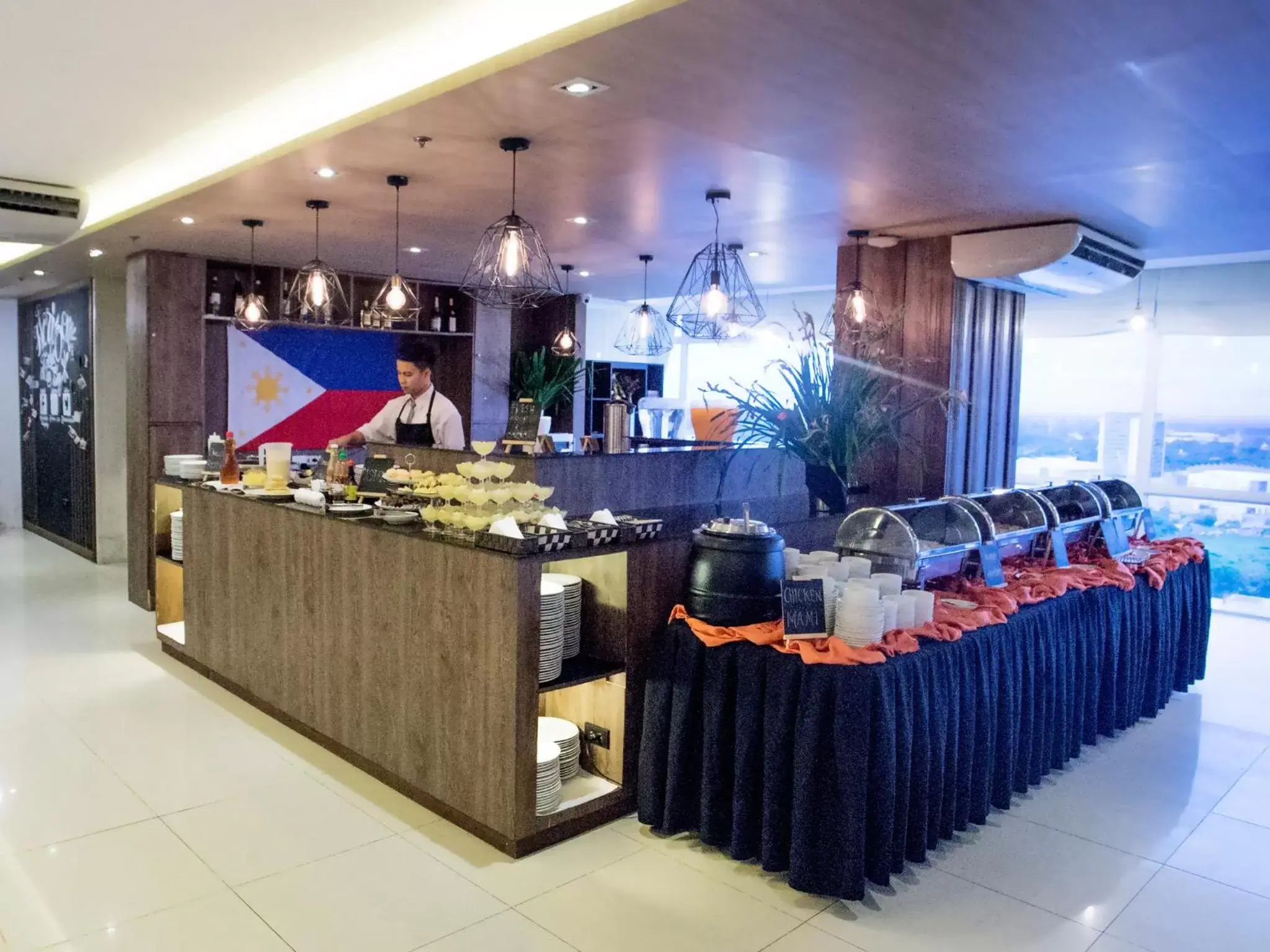 Restaurant/Places to Eat in Injap Tower Hotel