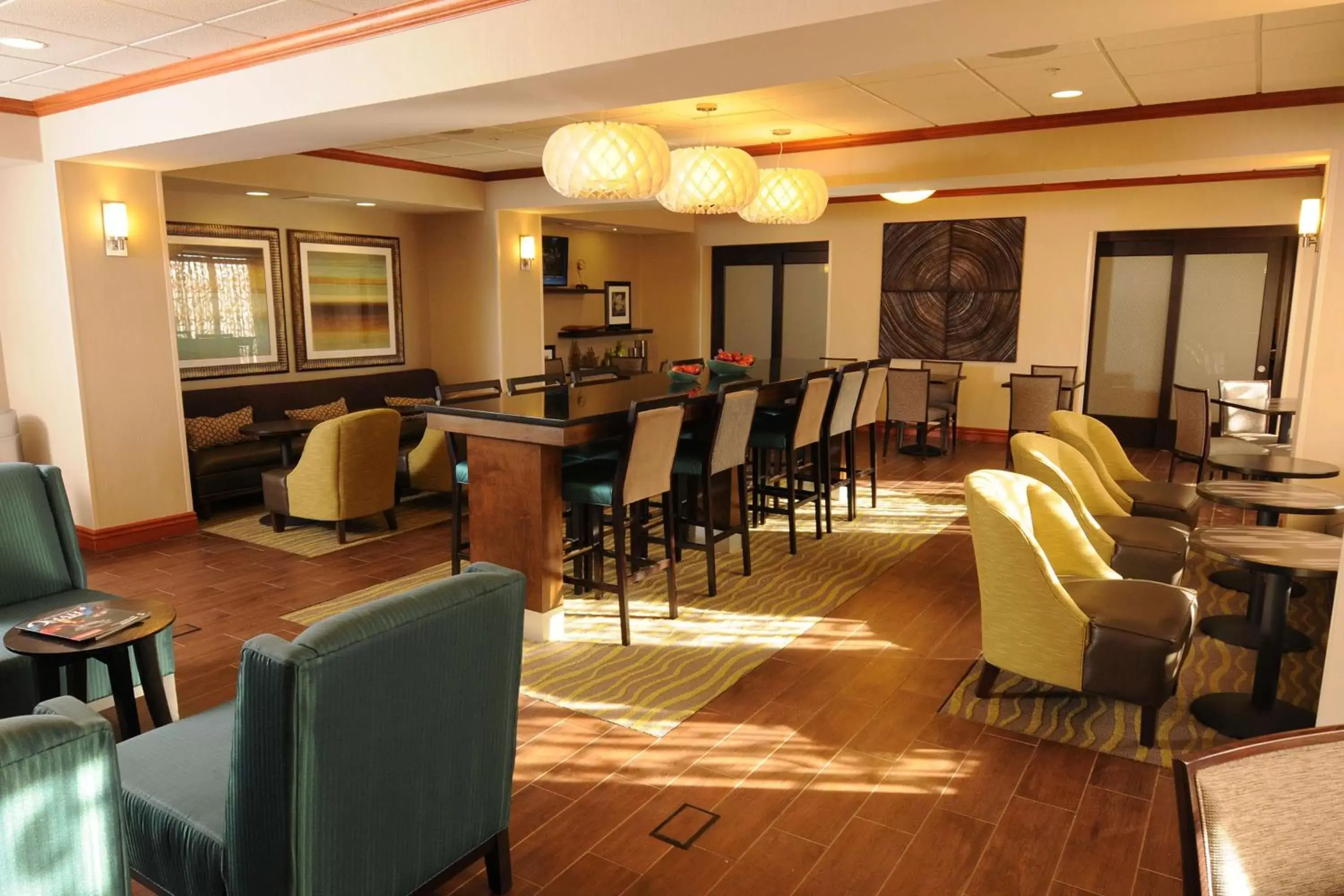 Lobby or reception, Restaurant/Places to Eat in Newly Renovated Hampton Inn Omaha West Lakeside