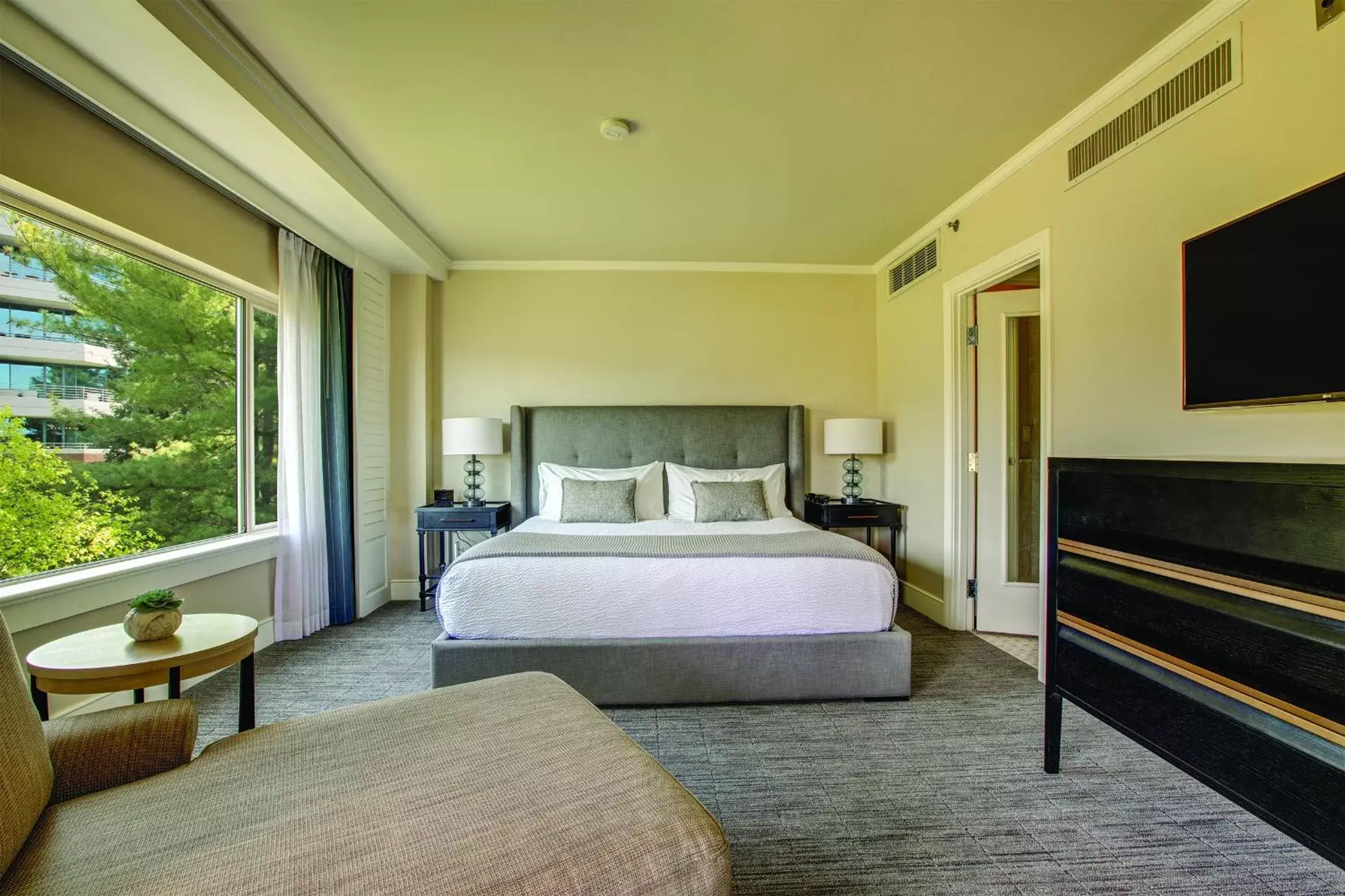 Bedroom, Bed in The Woodmark Hotel & Still Spa on Lake Washington Bedroom, Bed in The Woodmark Hotel & Still Spa on Lake Washington