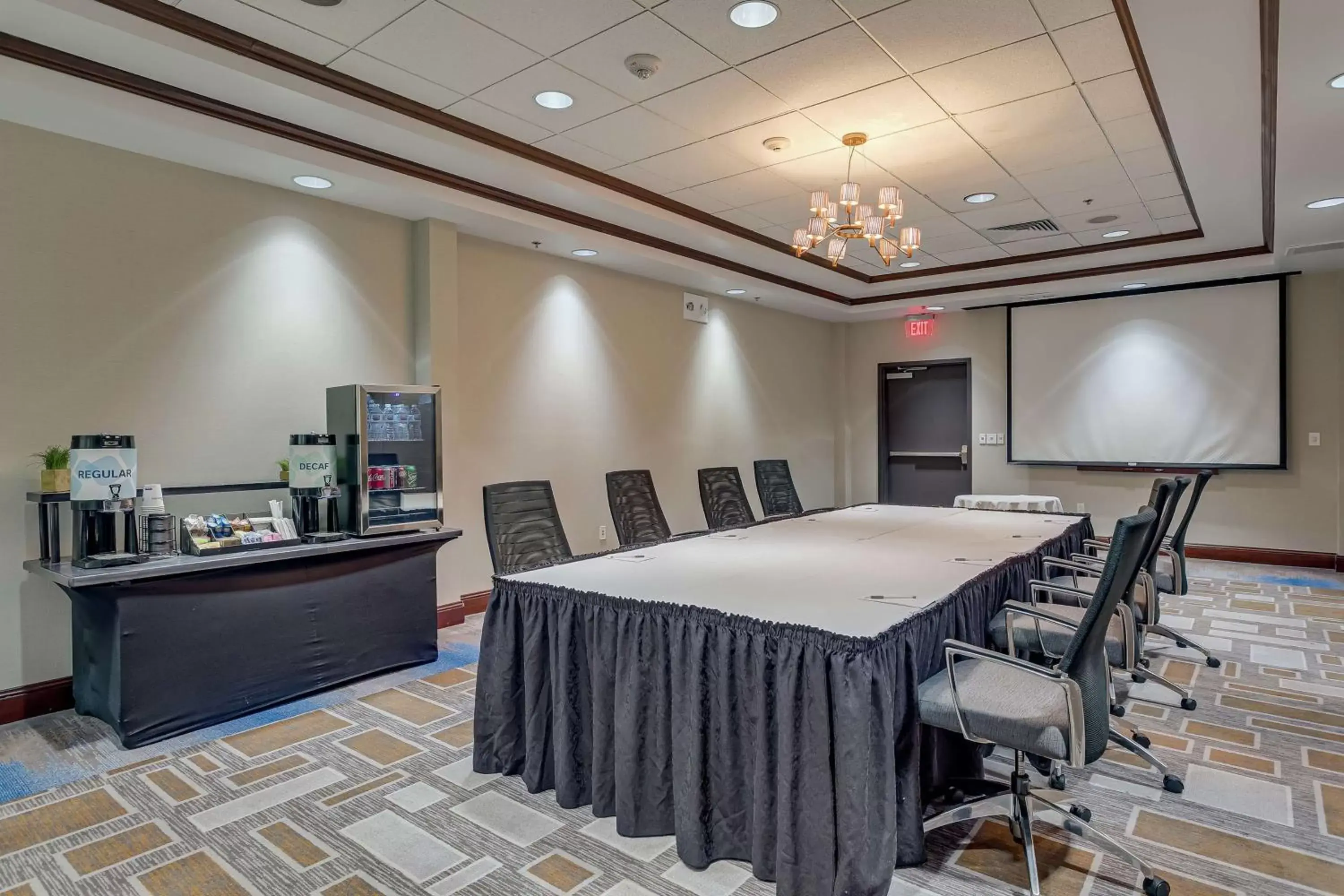 Meeting/conference room in Hilton Garden Inn Phoenix Airport North